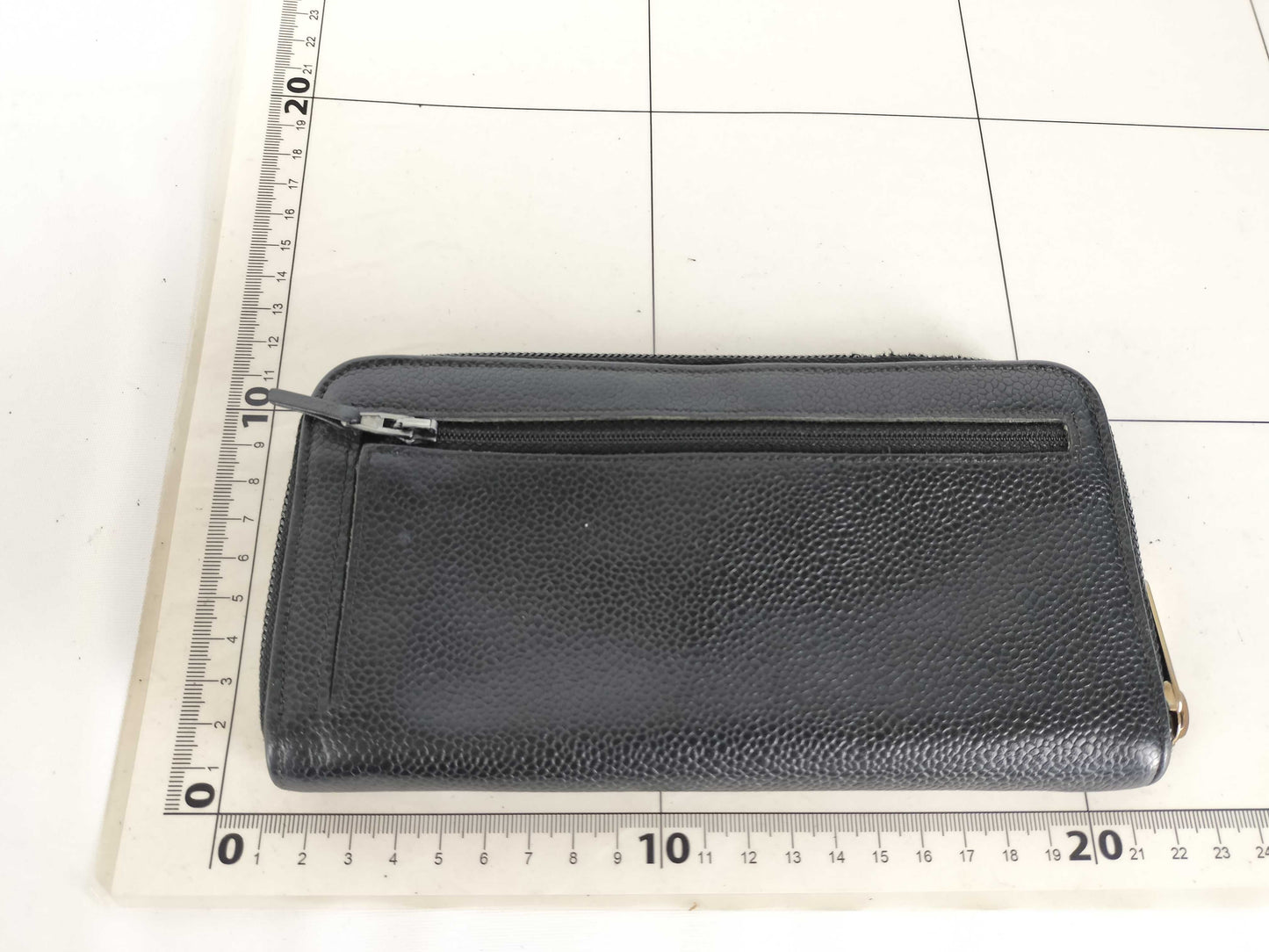 CHANEL [With sticker] No. 8 Caviar Leather Round Zip Wallet / No. 8 Wallet