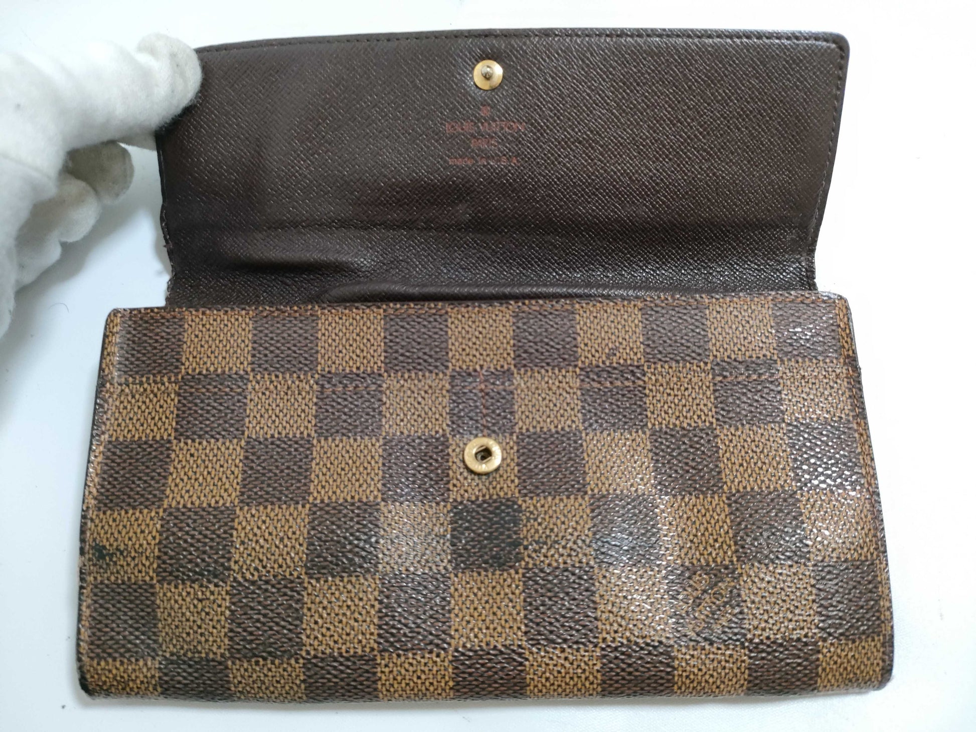 LOUIS VUITTON RFID serial number cannot be verified. Damier Portefeuille Sarah old wallet.