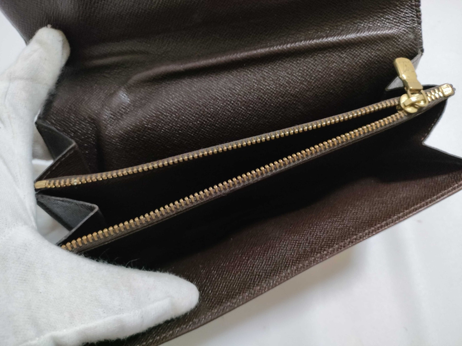 LOUIS VUITTON RFID serial number cannot be verified. Damier Portefeuille Sarah old wallet.