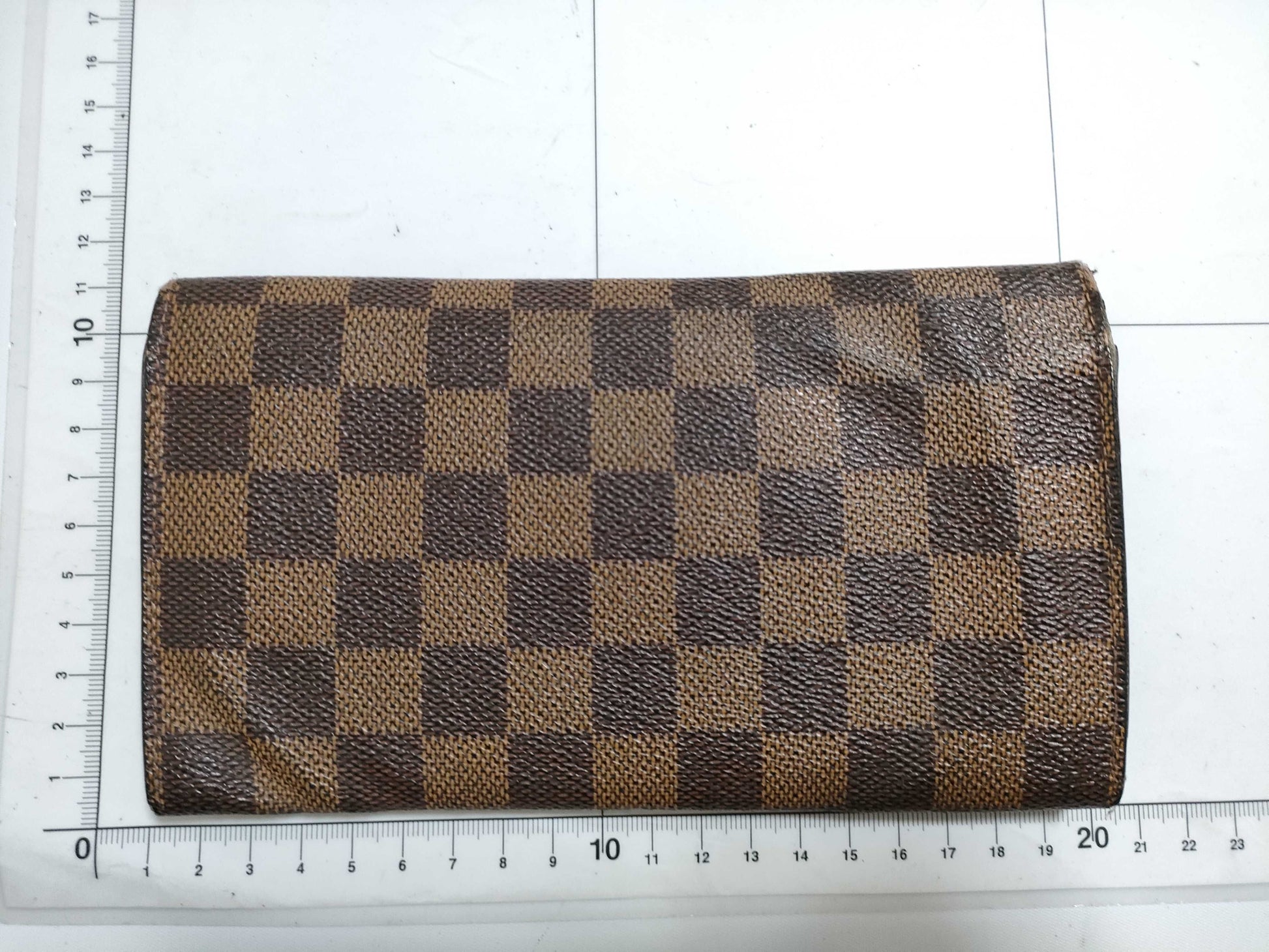 LOUIS VUITTON RFID serial number cannot be verified. Damier Portefeuille Sarah old wallet.