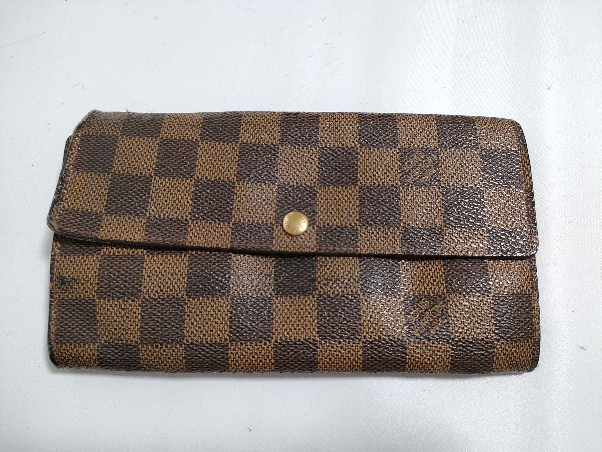 LOUIS VUITTON RFID serial number cannot be verified. Damier Portefeuille Sarah old wallet.