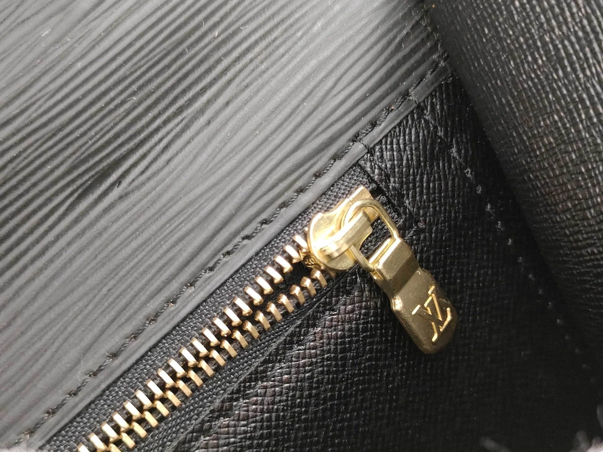 LOUIS VUITTON Epi Monceau 28 Handbag