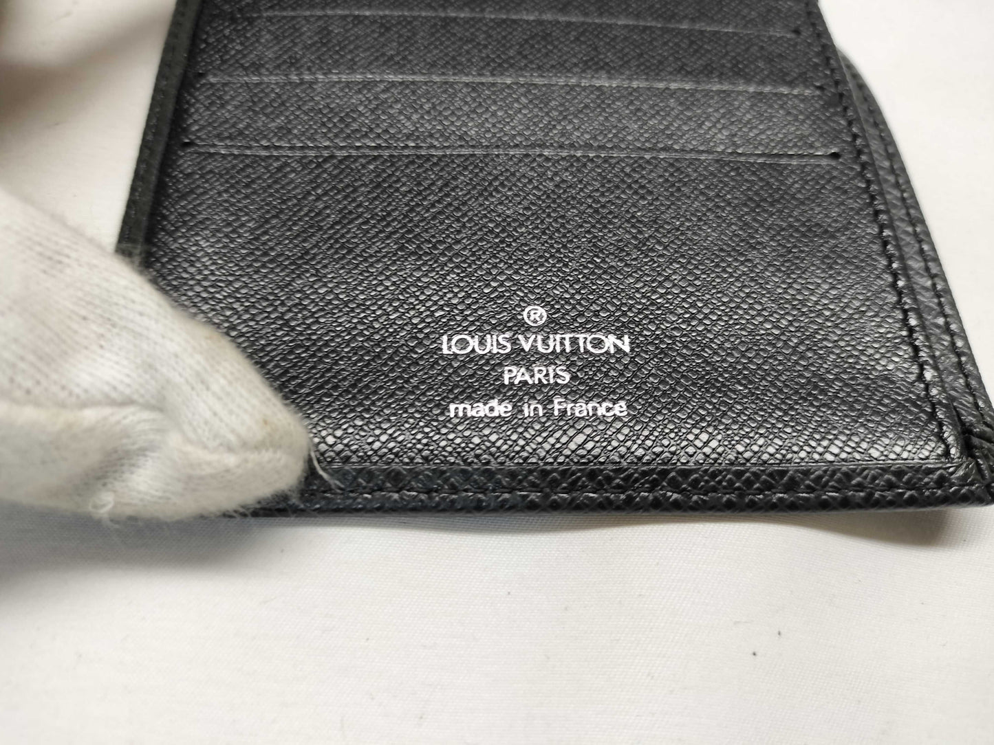 LOUIS VUITTON VI0051 Taiga Porte-Bieux 3-Card Credit M30452 Wallet