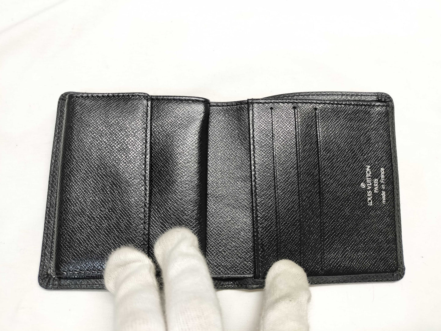 LOUIS VUITTON VI0051 Taiga Porte-Bieux 3-Card Credit M30452 Wallet