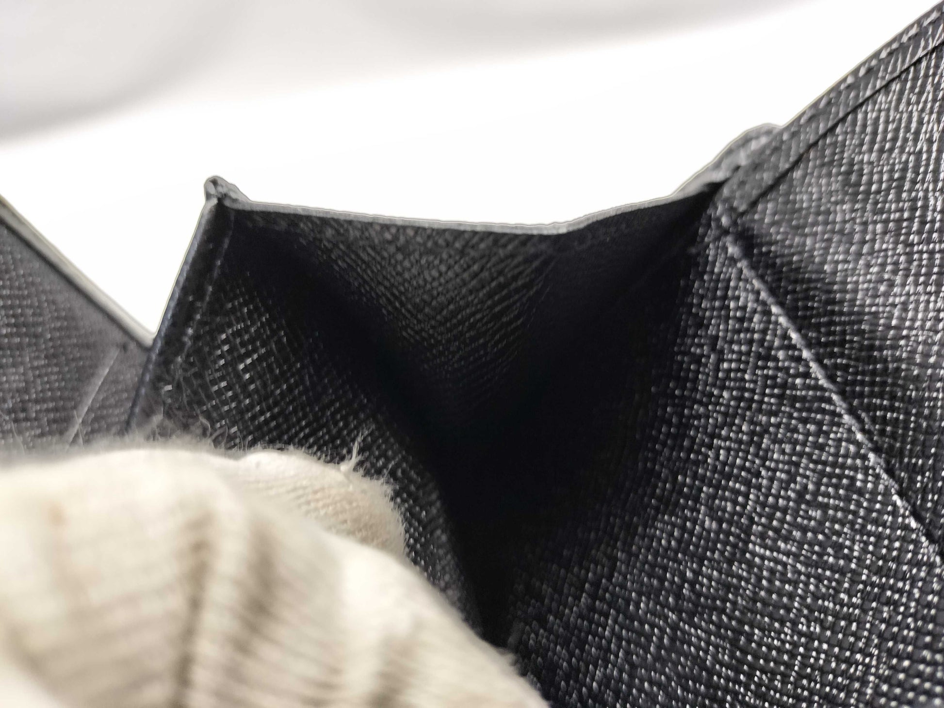 LOUIS VUITTON VI0051 Taiga Porte-Bieux 3-Card Credit M30452 Wallet