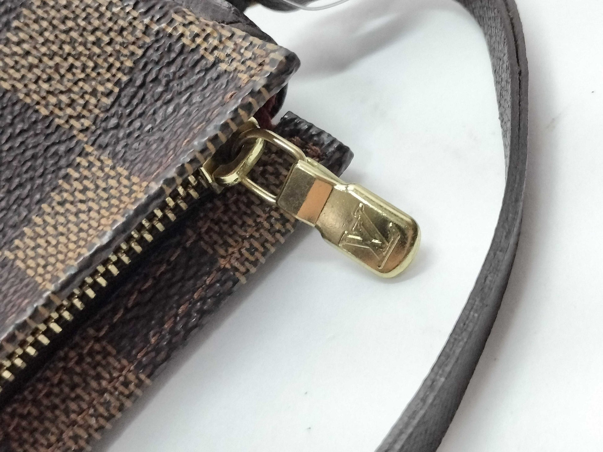 LOUIS VUITTON NO0958 Damier N51982 Damier Truth Makeup Pouch