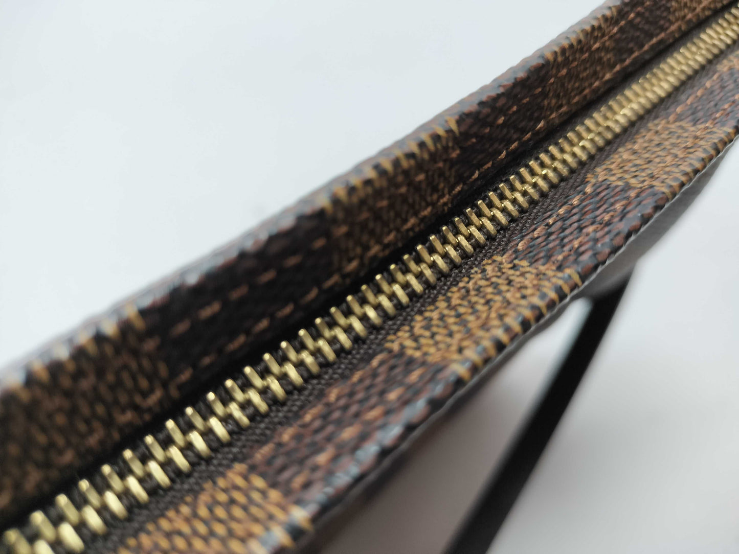 LOUIS VUITTON NO0958 Damier N51982 Damier Truth Makeup Pouch