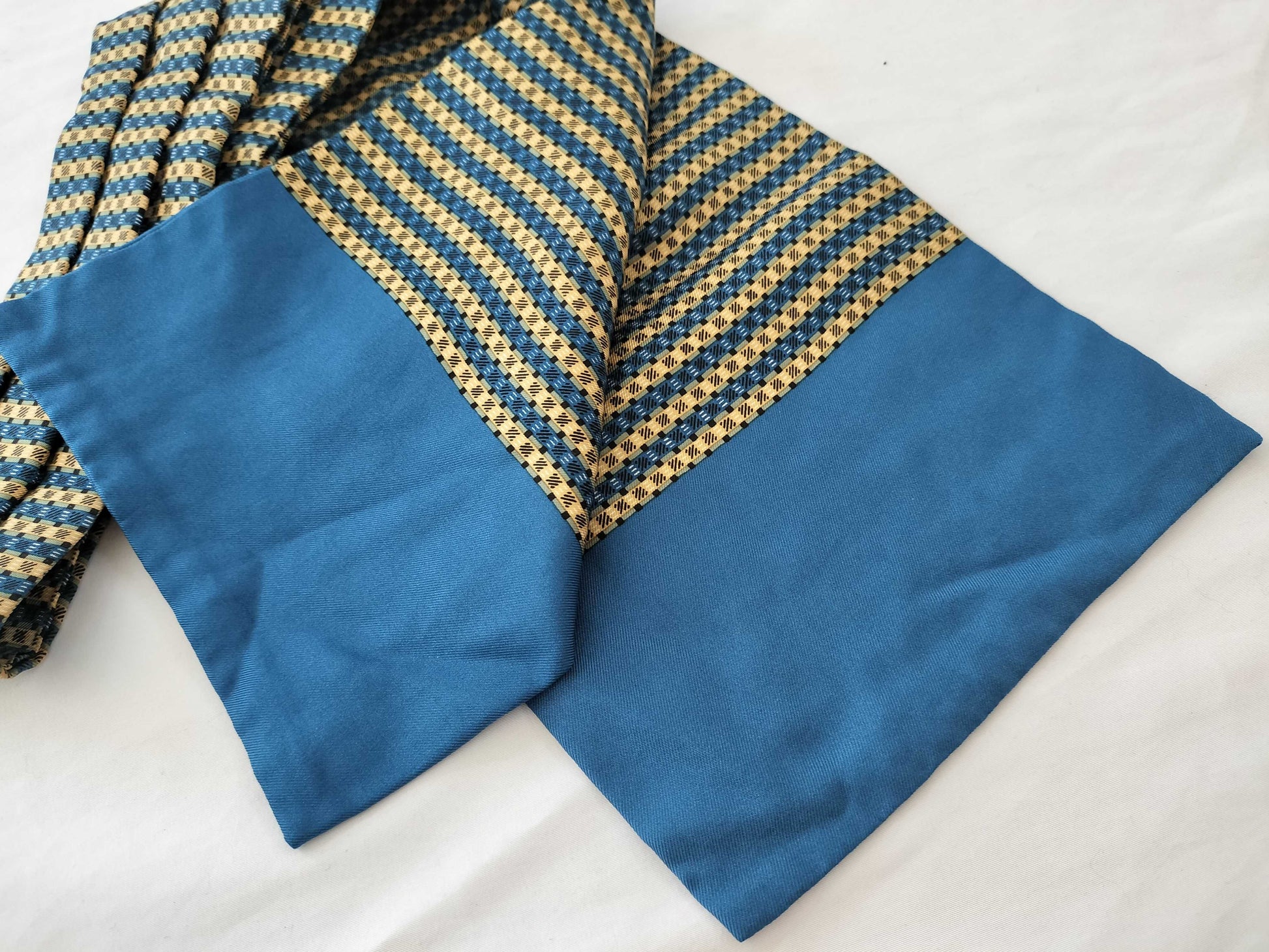 HERMES Carre Ascot Tie Blue Scarf
