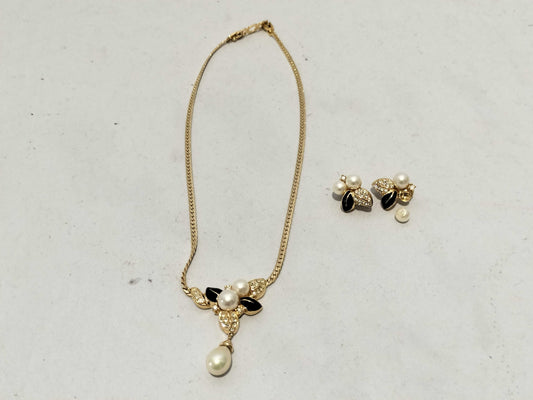 Dior Faux Pearl Necklace/Earrings *2 Set Accessories Collection Accessories Collection 
