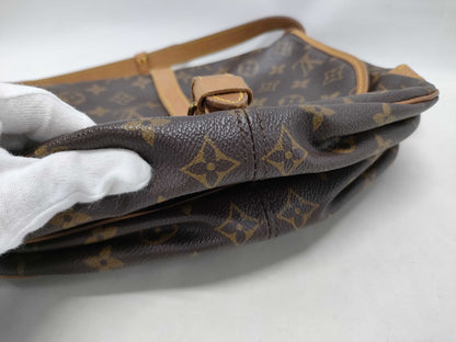 LOUIS VUITTON Monogram M42256 Saumur 30 Shoulder Bag