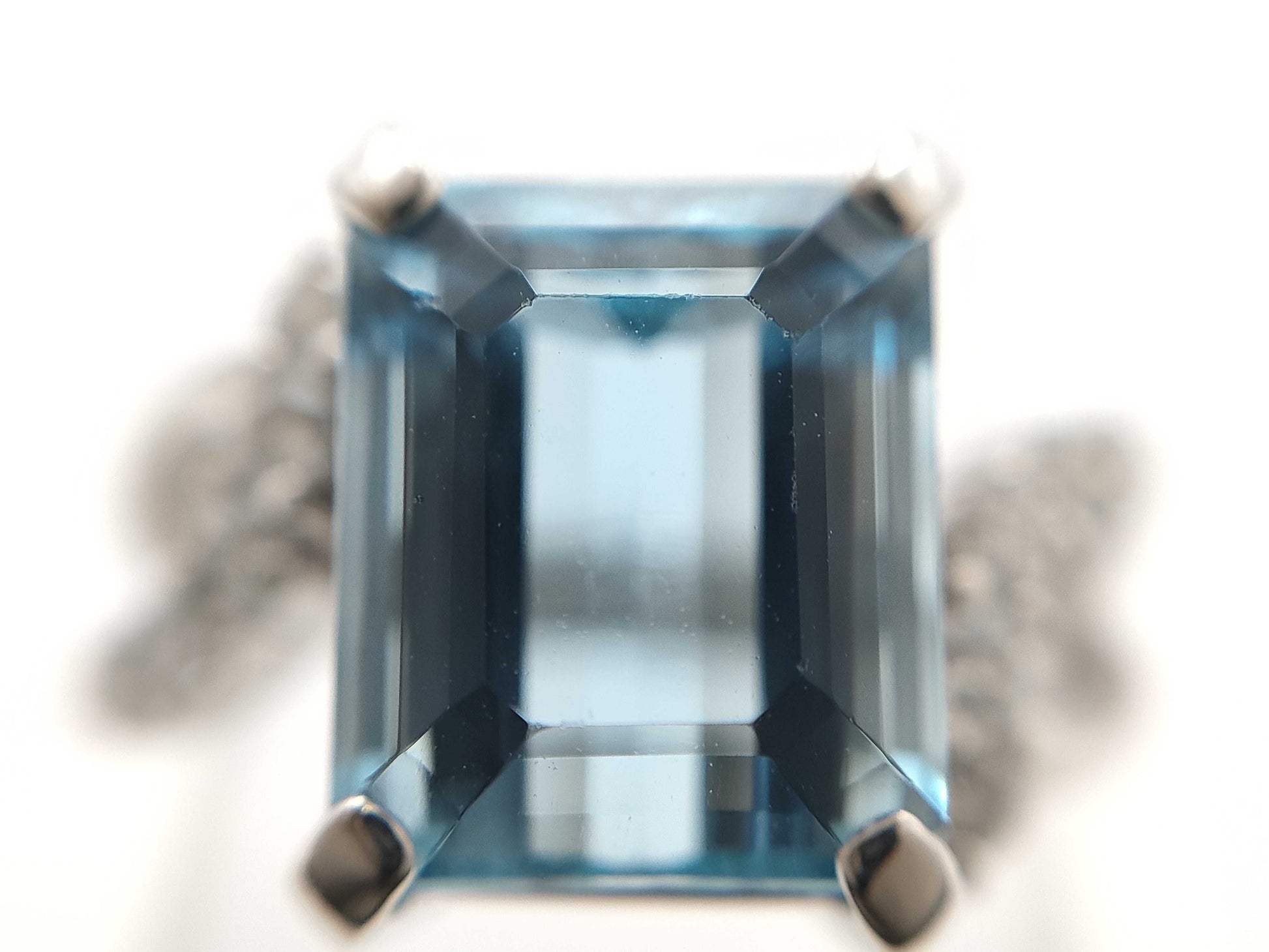 AQ 5.48ct D 0.44ct Pt900 9.1g Ring 