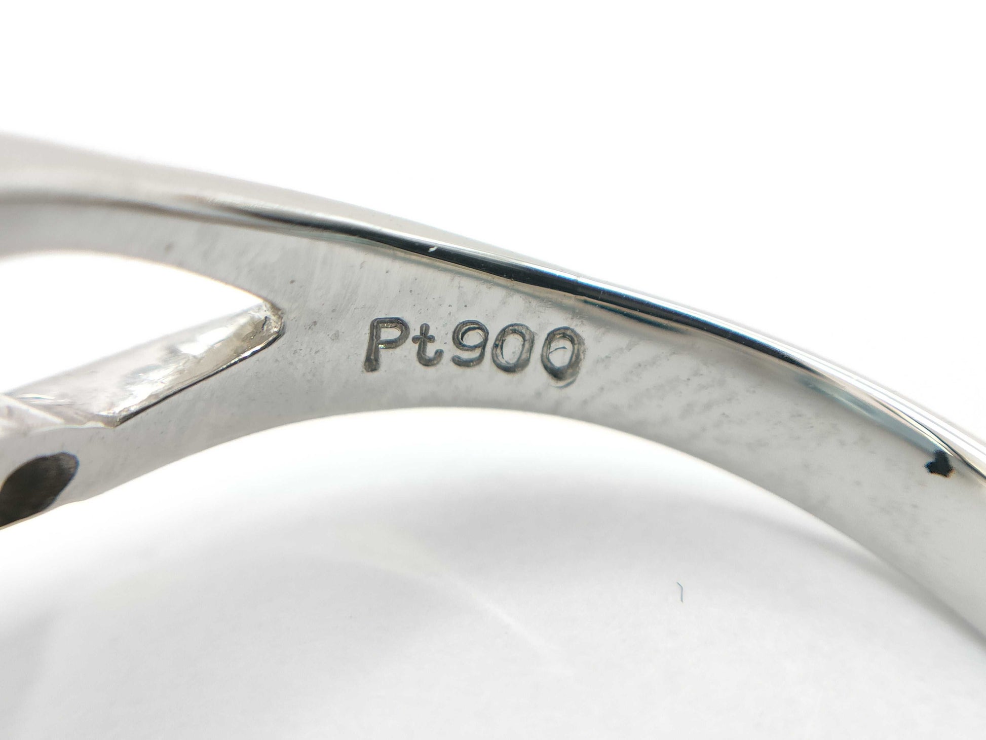 AQ 5.48ct D 0.44ct Pt900 9.1g Ring 