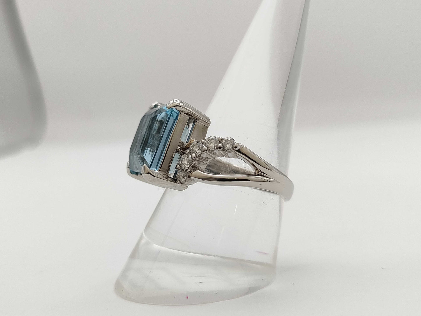 AQ 5.48ct D 0.44ct Pt900 9.1g Ring 