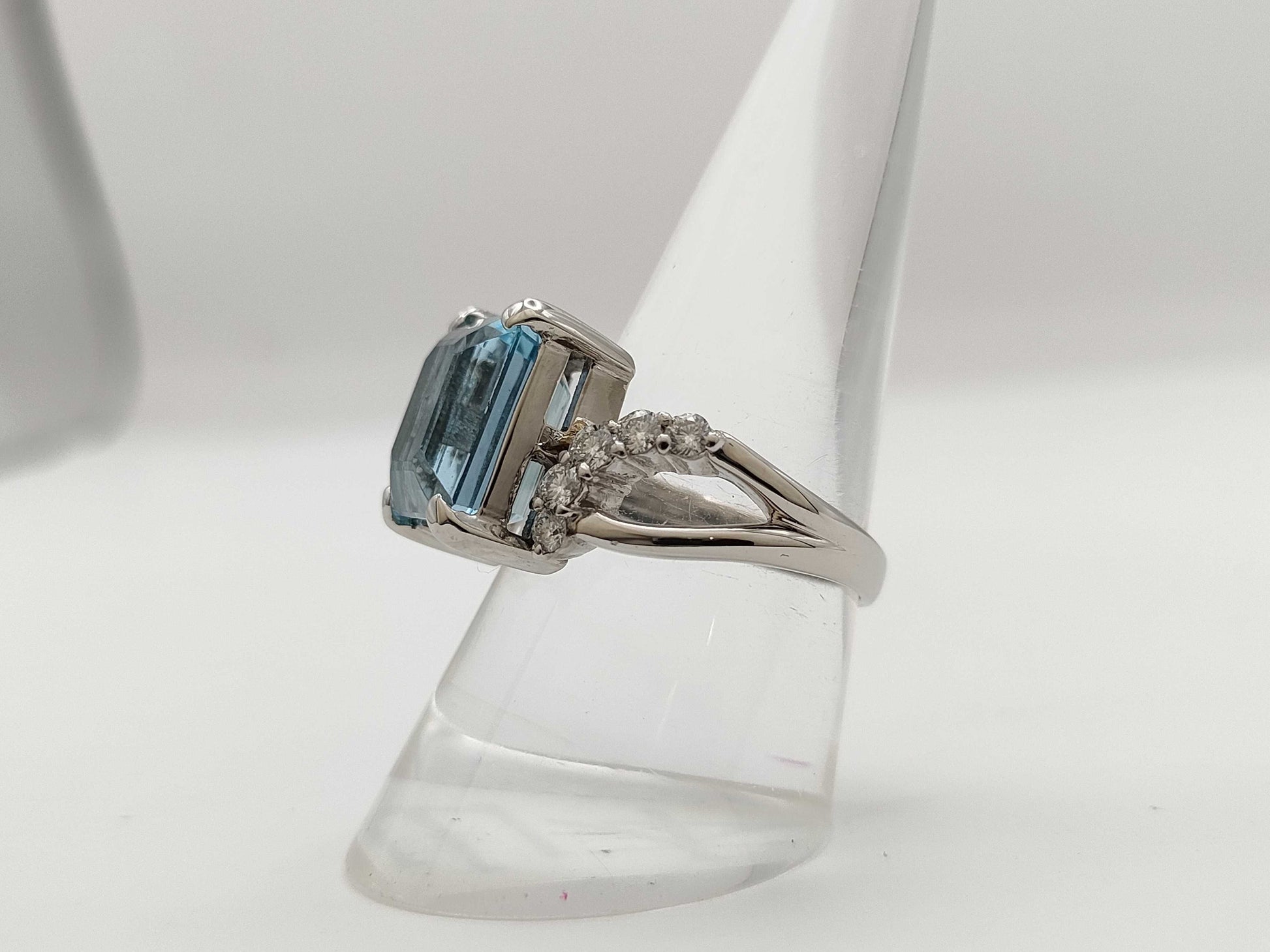 AQ 5.48ct D 0.44ct Pt900 9.1g Ring 