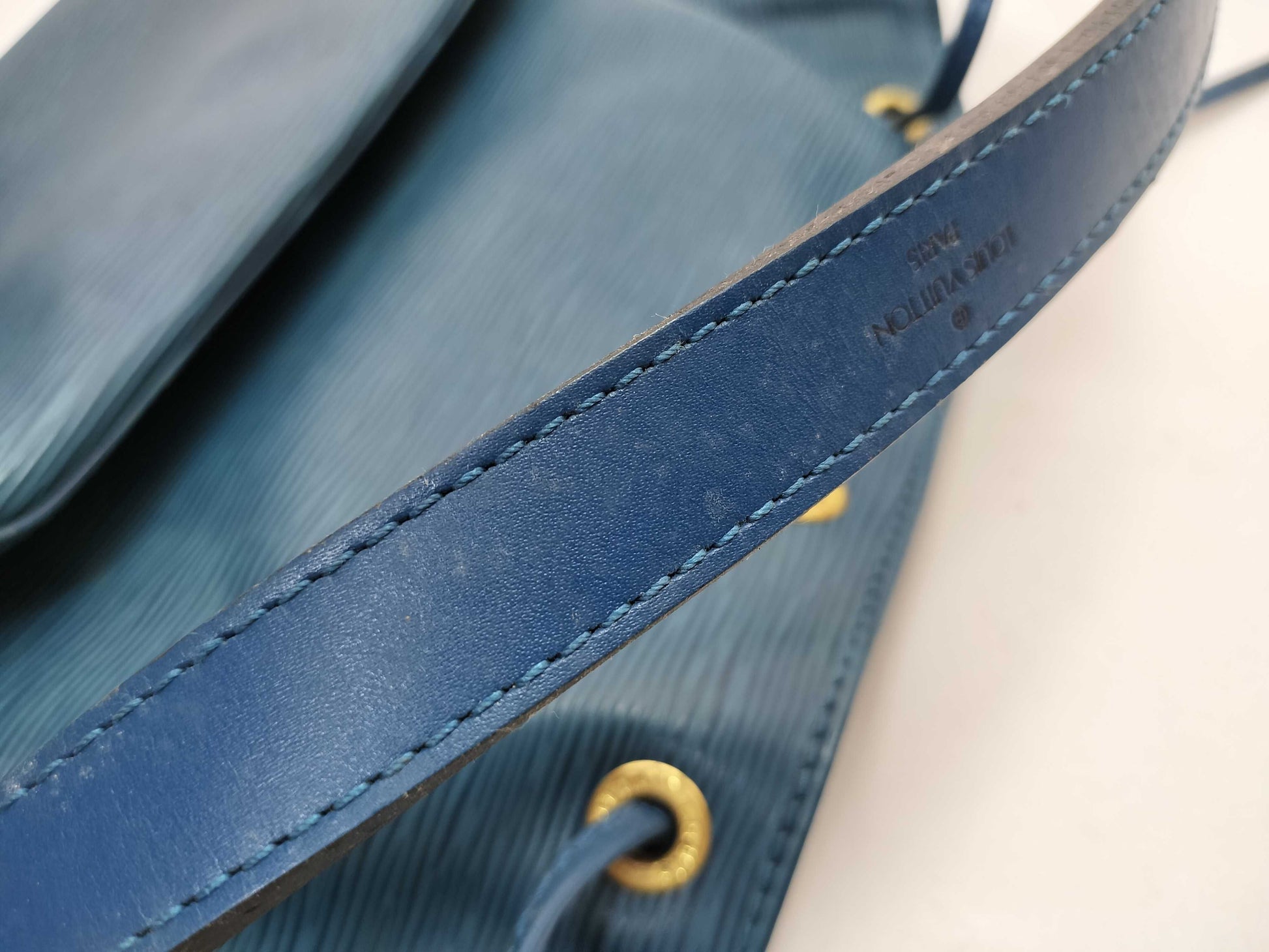 LOUIS VUITTON AR 0975 Epi Petit Noe Blue Shoulder Bag
