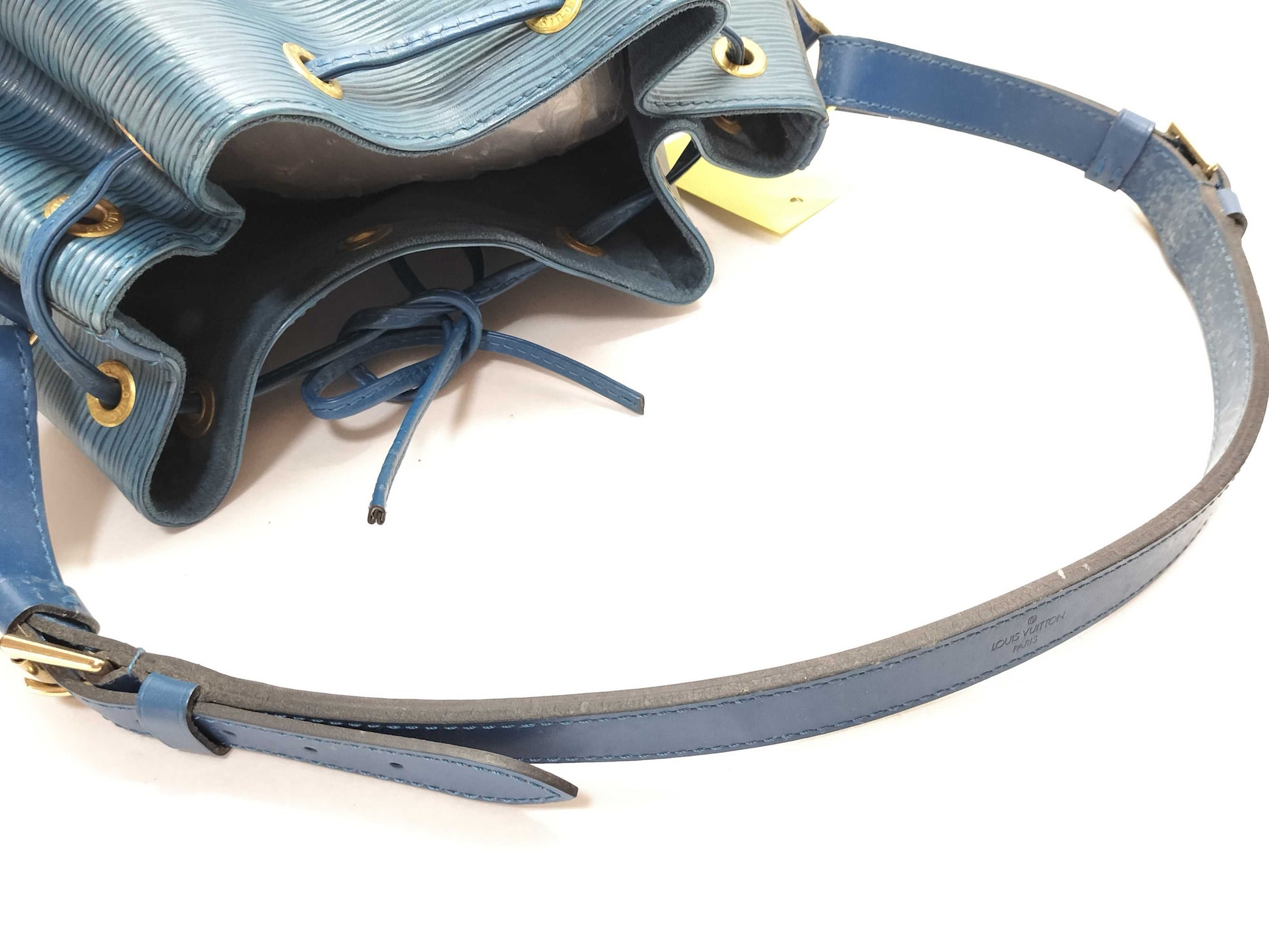 LOUIS VUITTON AR 0975 Epi Petit Noe Blue Shoulder Bag