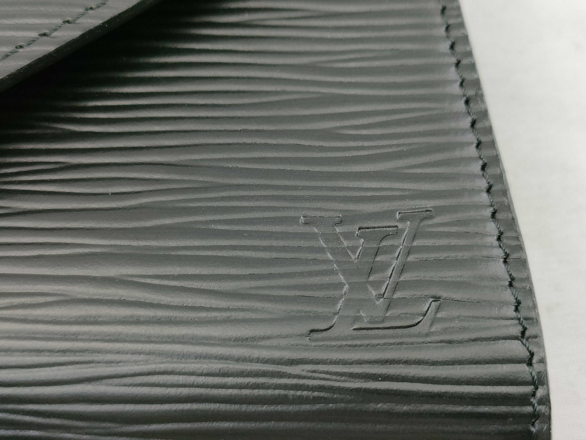 LOUIS VUITTON RFID verification failed. Epi Art Deco clutch bag M52632. Sticky interior.