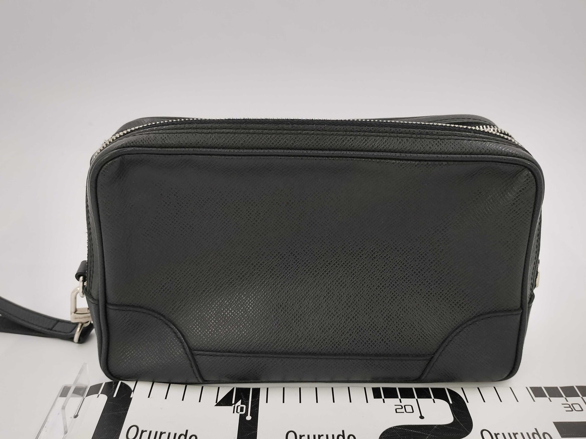 LOUIS VUITTON Taiga M32684 Neo Pavel Second Bag