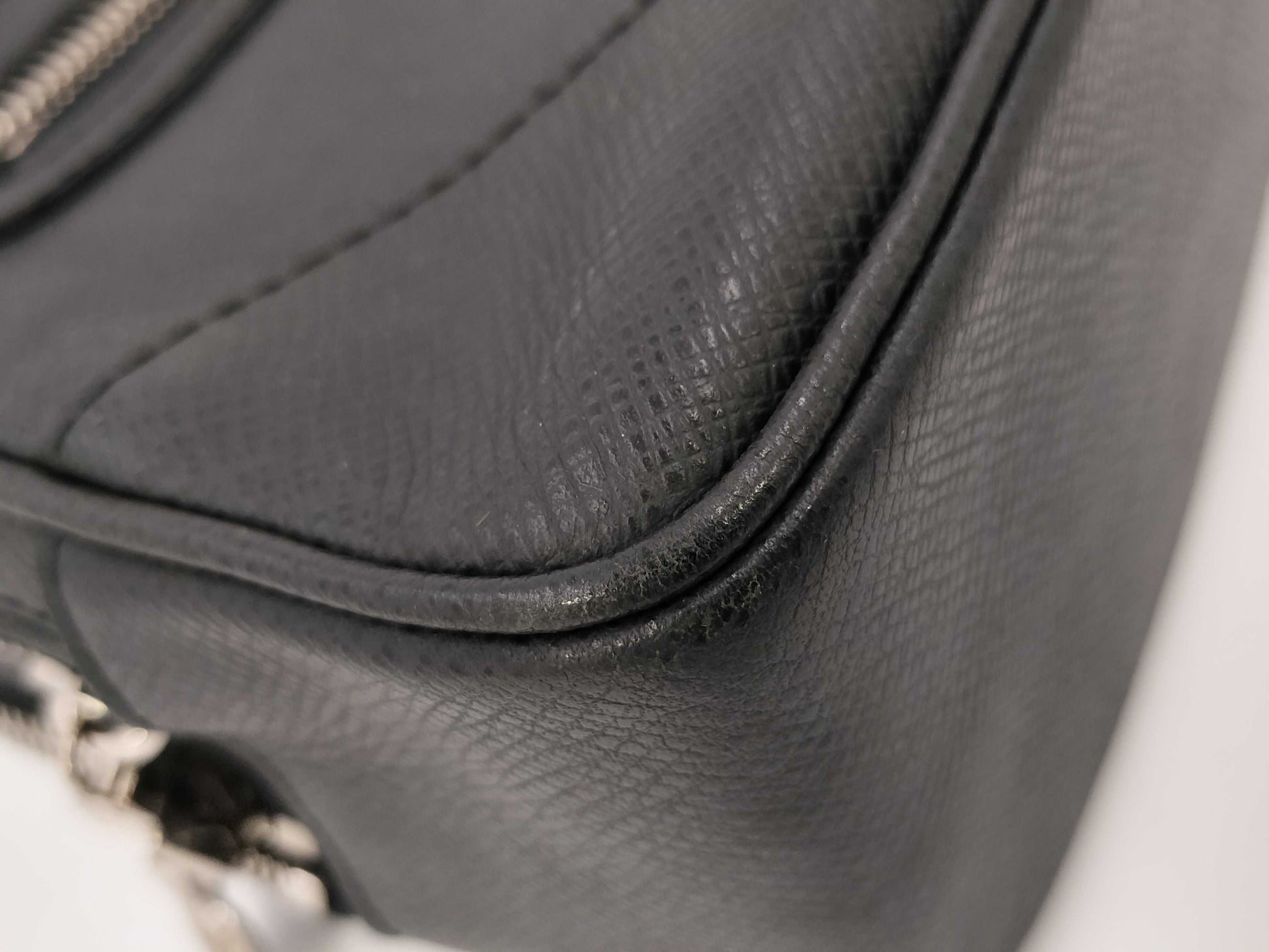 LOUIS VUITTON Taiga M32684 Neo Pavel Second Bag