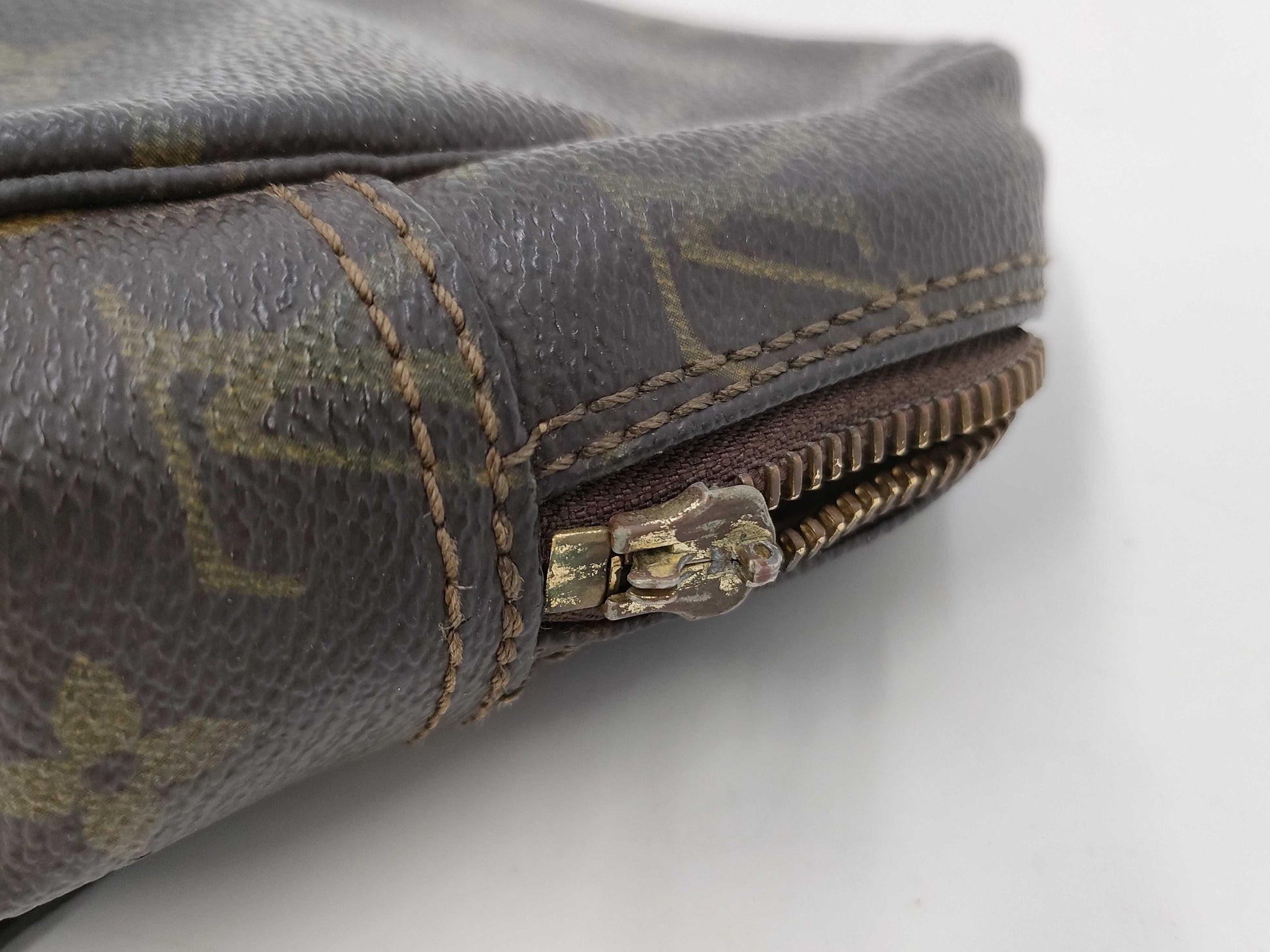LOUIS VUITTON True Toilet Second Bag with Detached Zipper