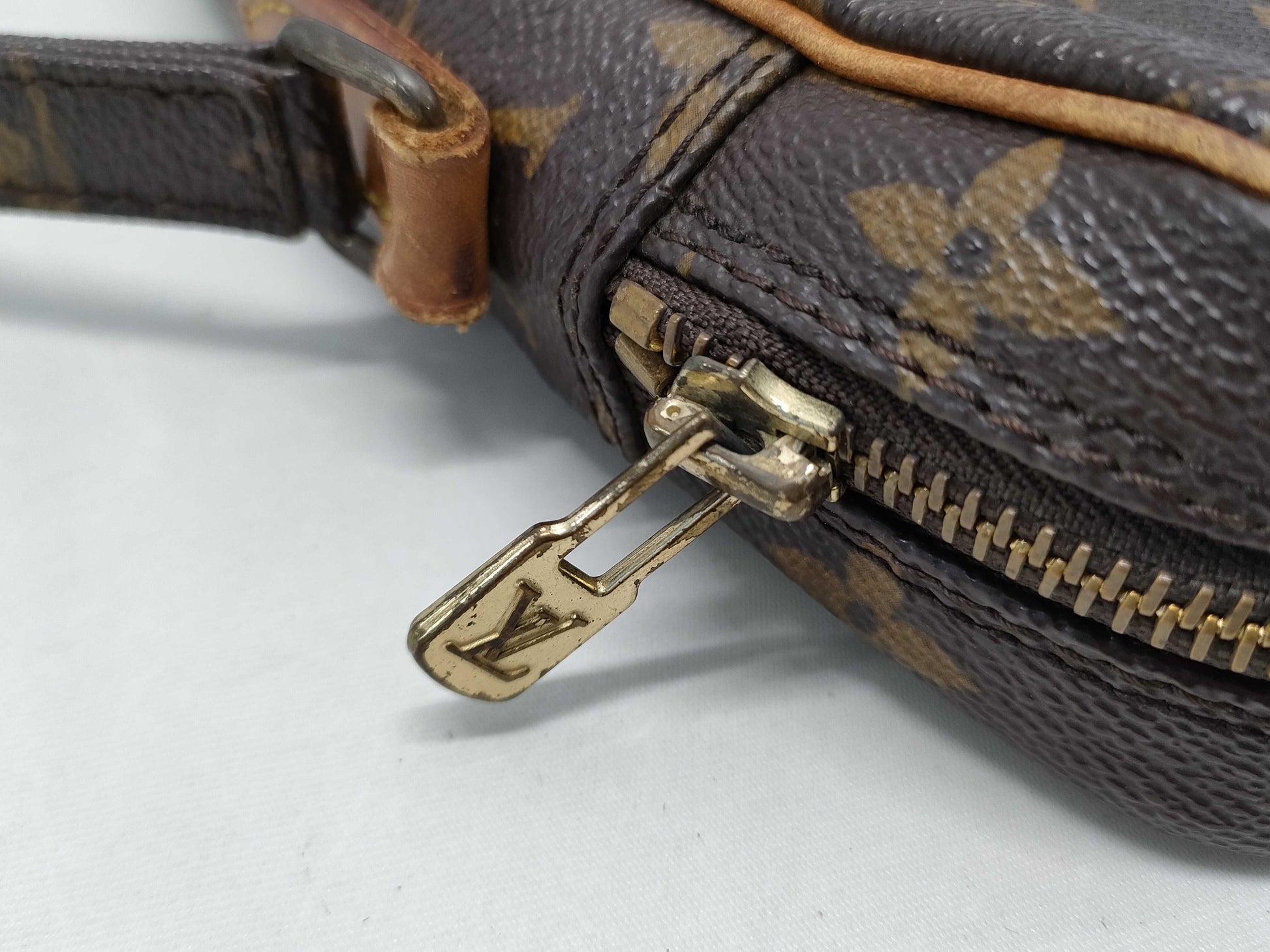 LOUIS VUITTON Danube Shoulder Bag with Internal Deterioration