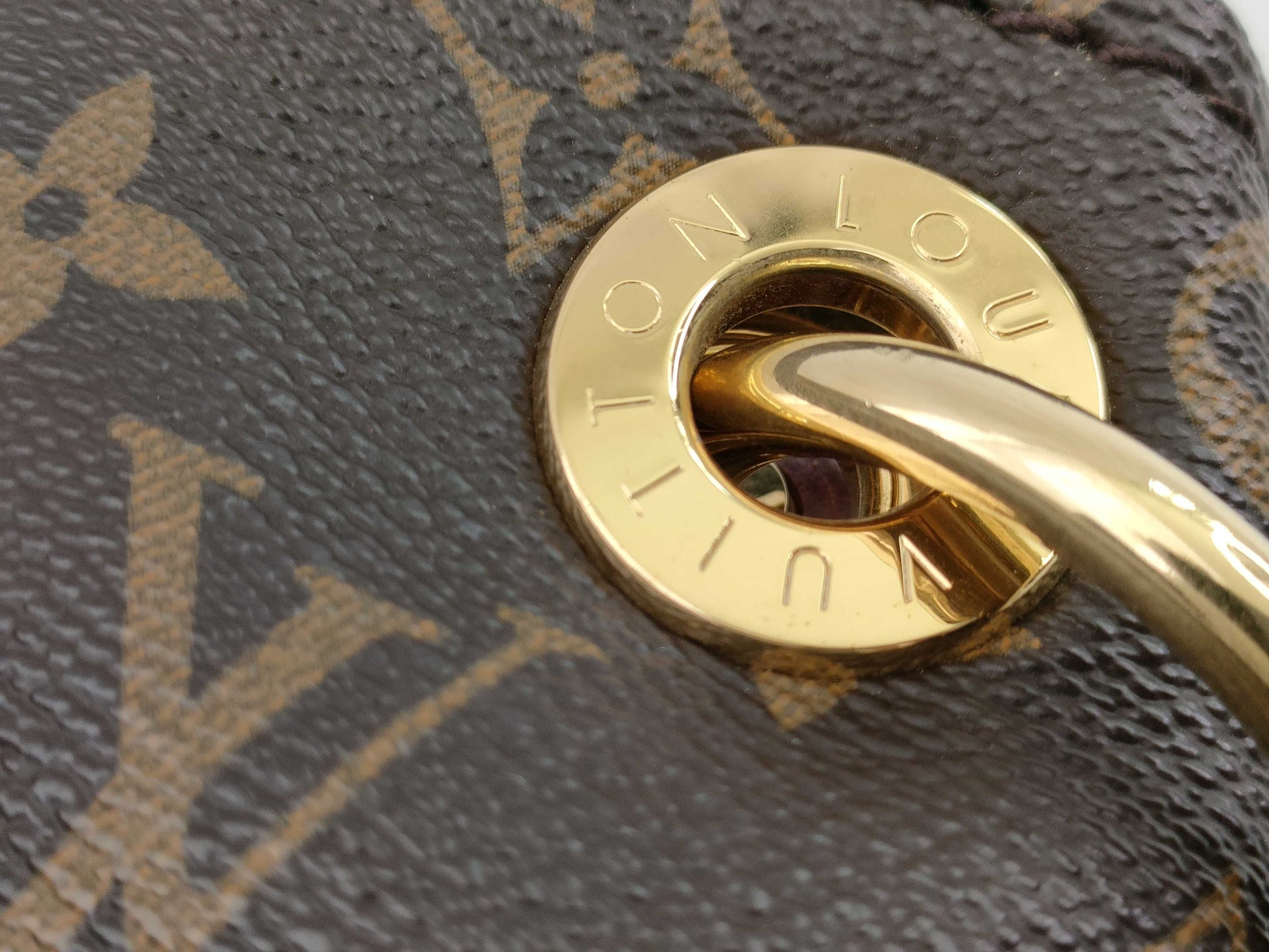 LOUIS VUITTON RFID verification failed. Serial number verification failed. Monogram Artsy MM Tote Bag.