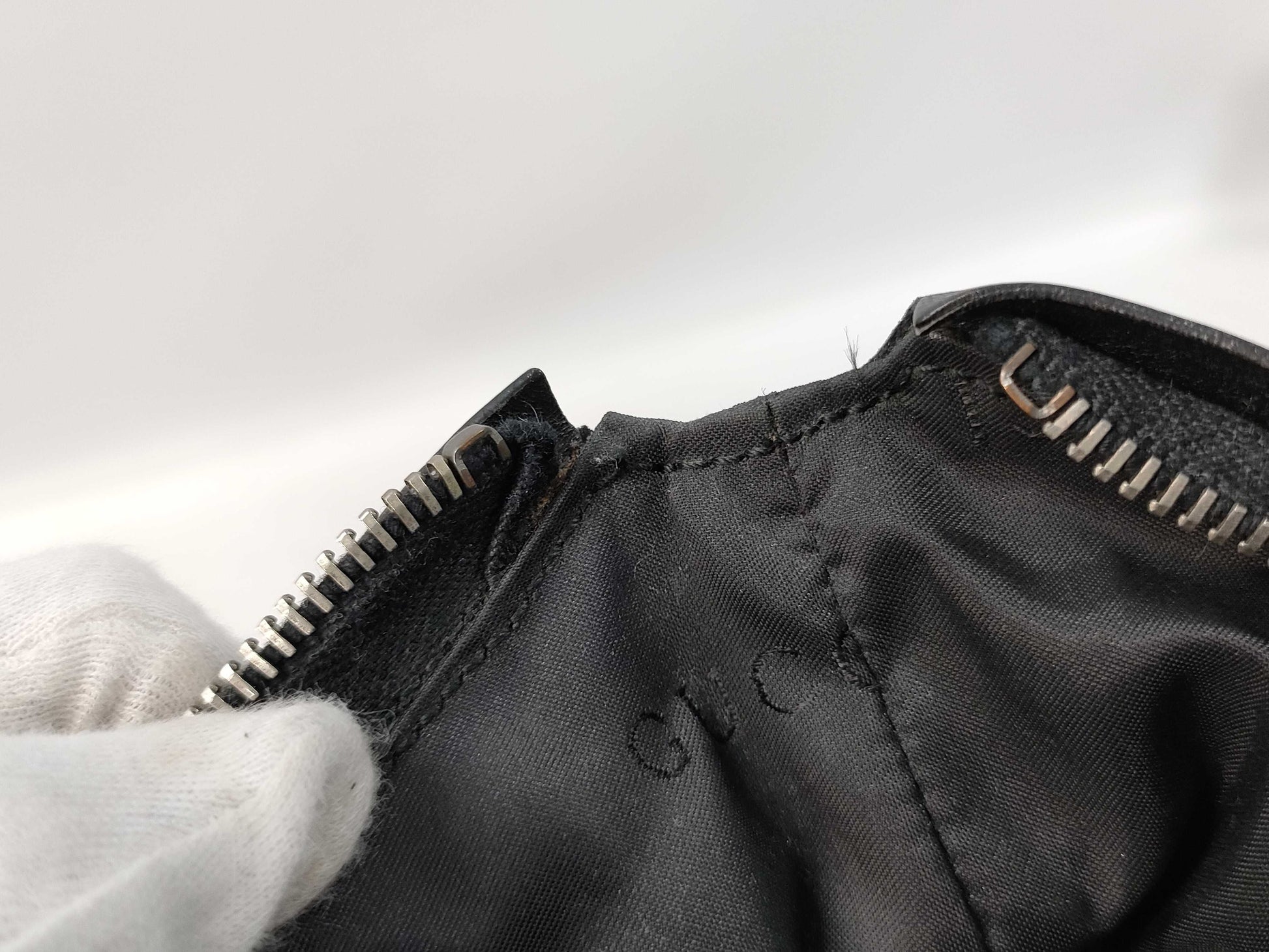 GUCCI GG Canvas One-Shoulder Bag 001 3766