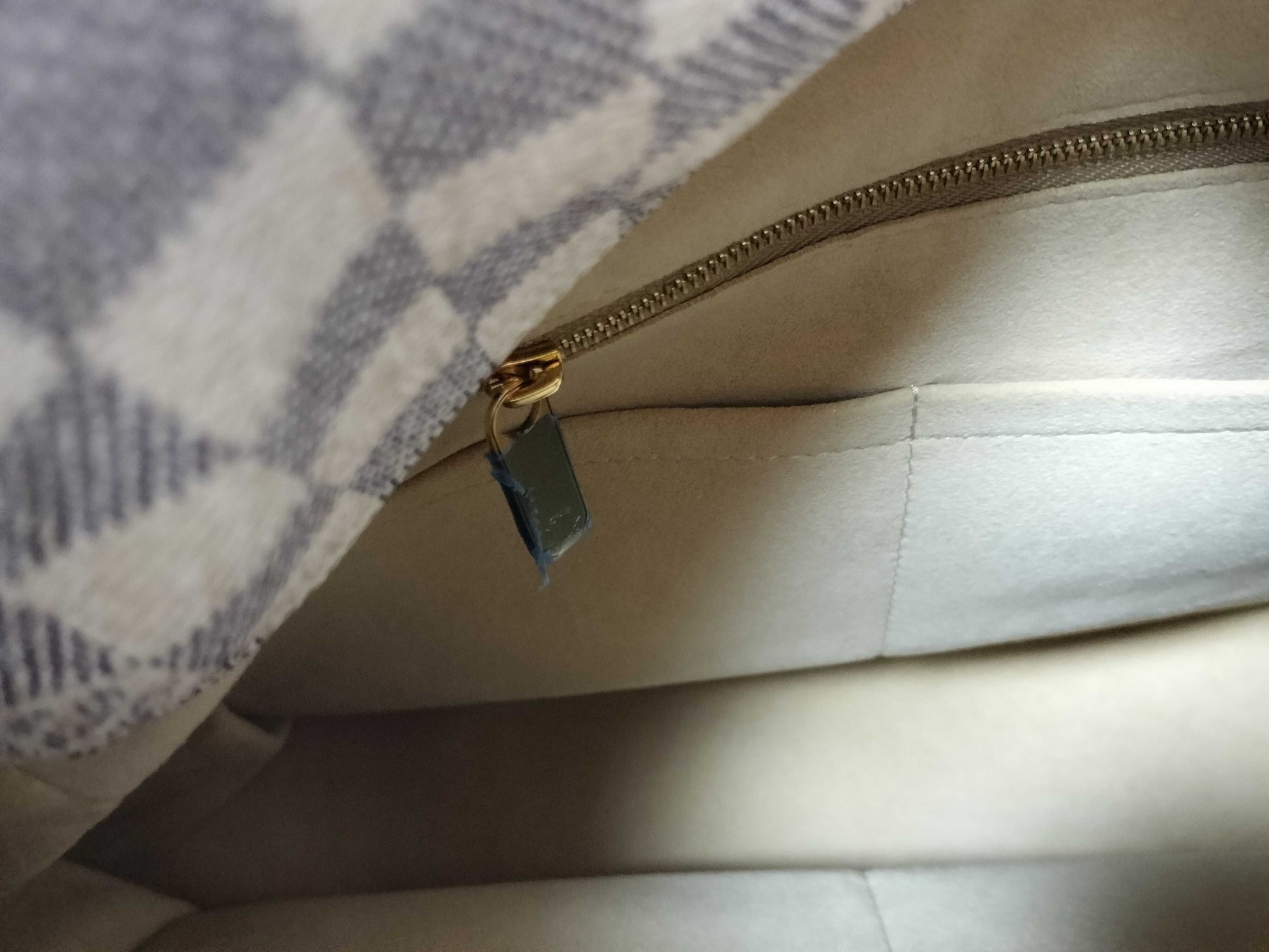 LOUIS VUITTON Damier Azur Artsy GM Shoulder Bag 