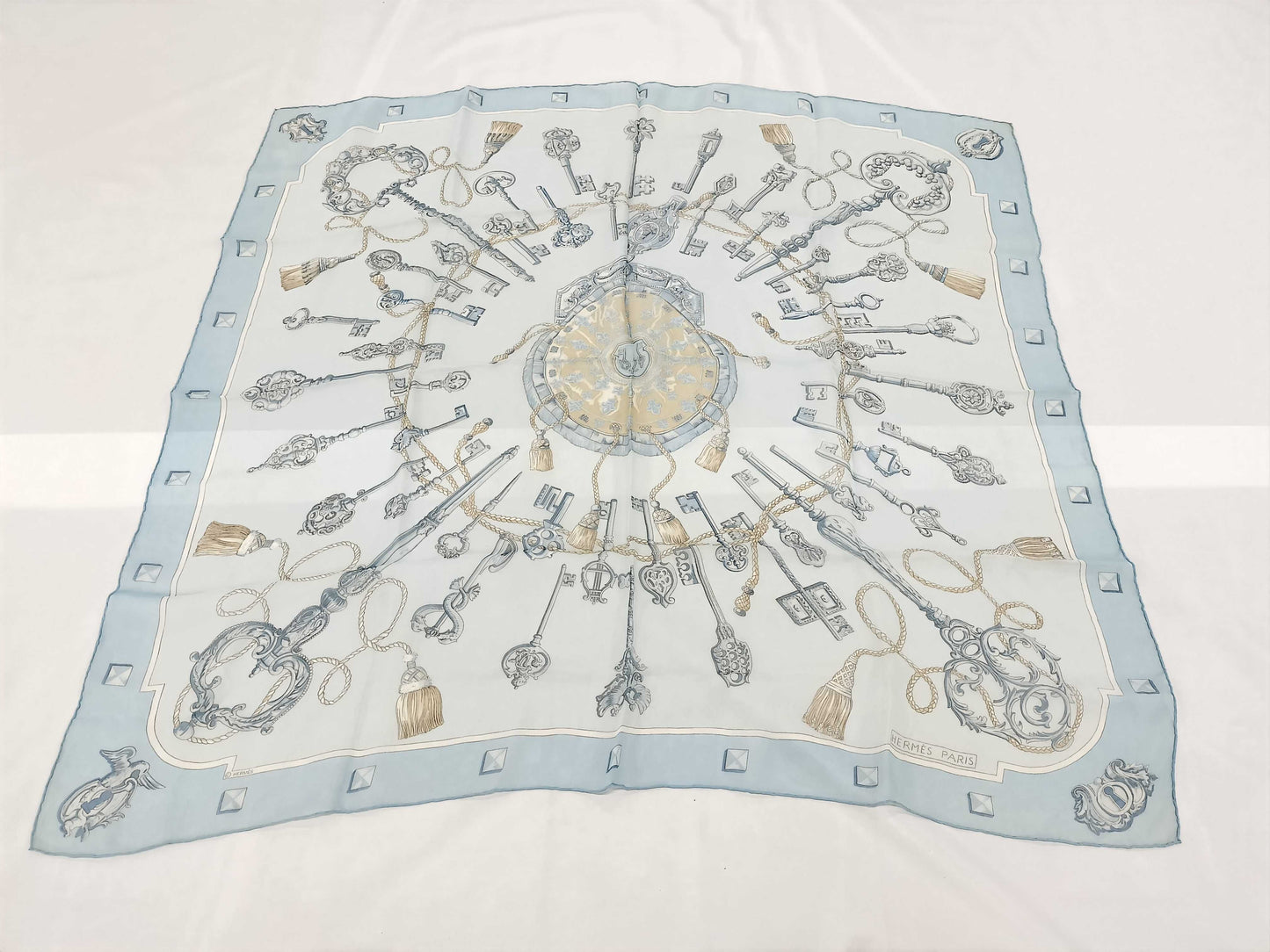 HERMES Carre 90 Scarf