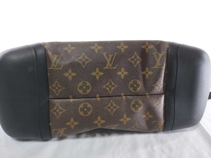 LOUIS VUITTON Unidentified Monogram M40399 Waterproof Messenger Shoulder Bag with Hard Zipper
