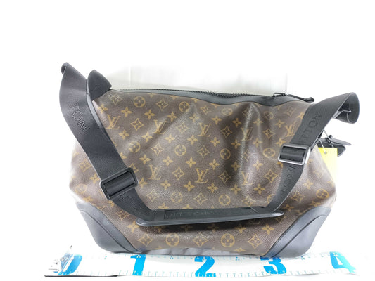 LOUIS VUITTON Unidentified Monogram M40399 Waterproof Messenger Shoulder Bag with Hard Zipper