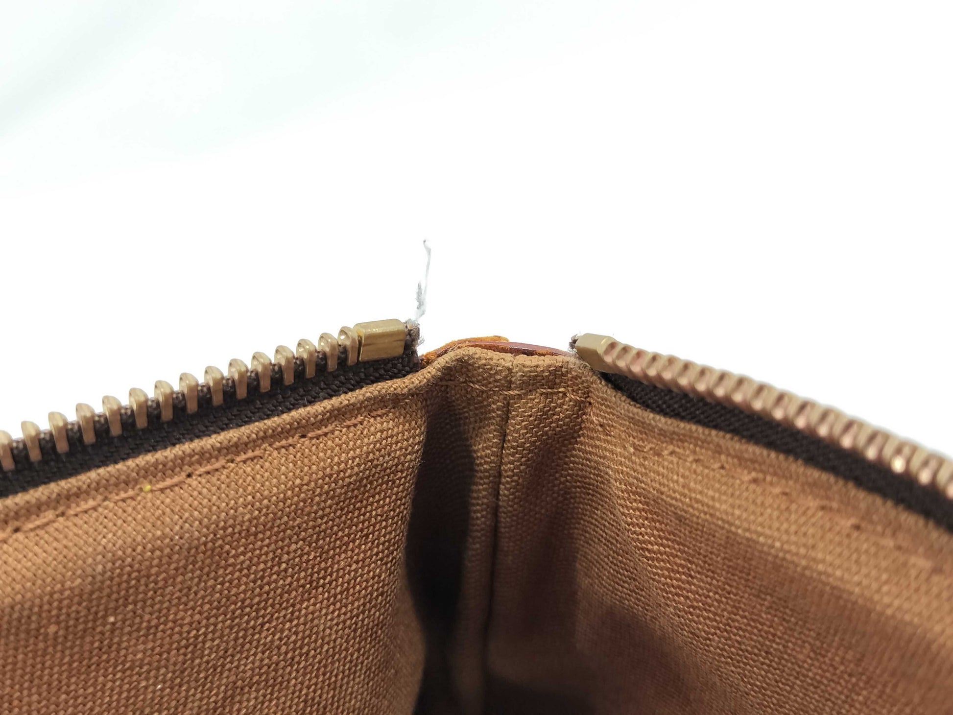 LOUIS VUITTON Monogram M40102 Lockit Handbag