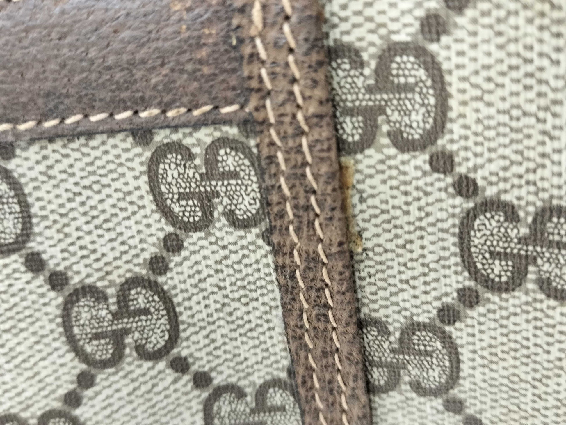 GUCCI GG Supreme Old Sherry Tote Bag