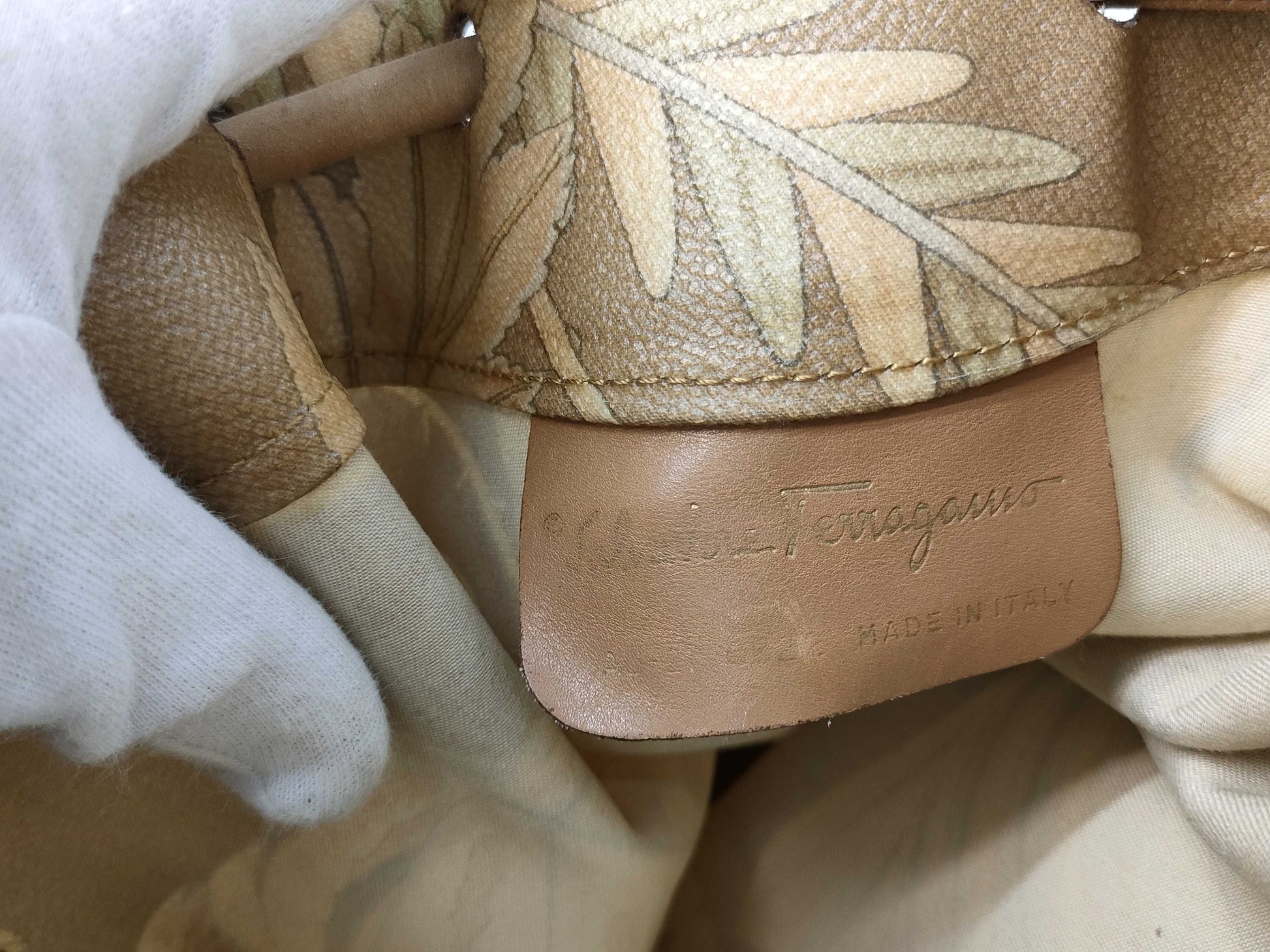 Salvatore Ferragamo One-Shoulder Bag Shoulder Bag
