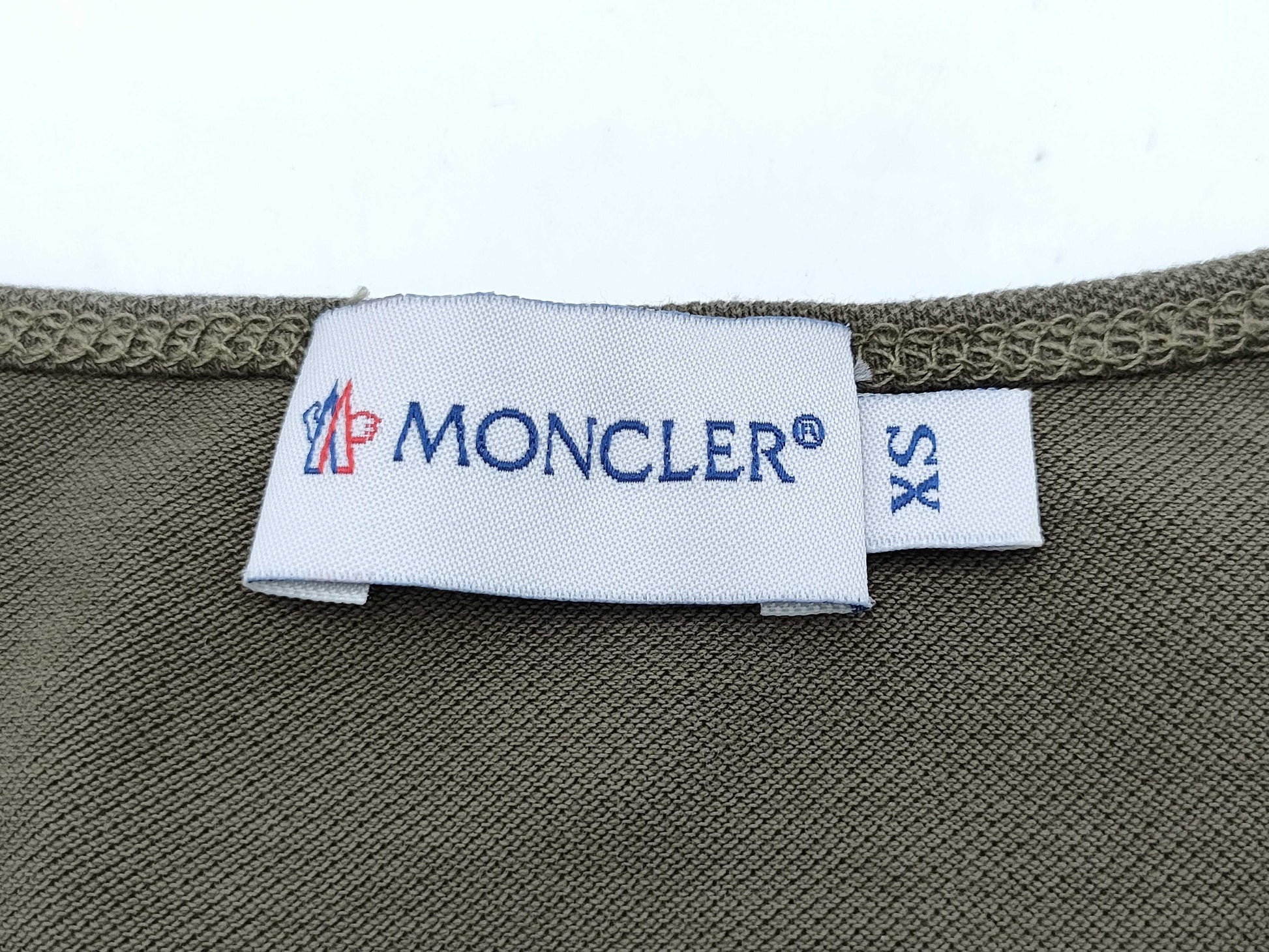 MONCLER 255686197 Sequin Duck T-shirt