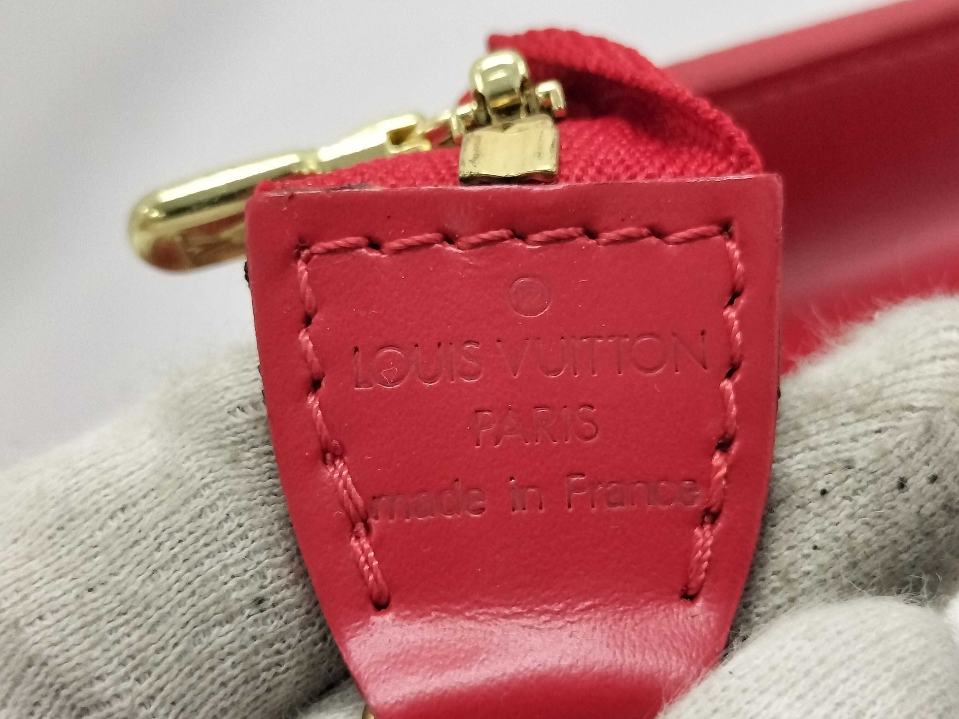 LOUIS VUITTON AR0013 Epi Pochette Accessoires M52947 Handbag