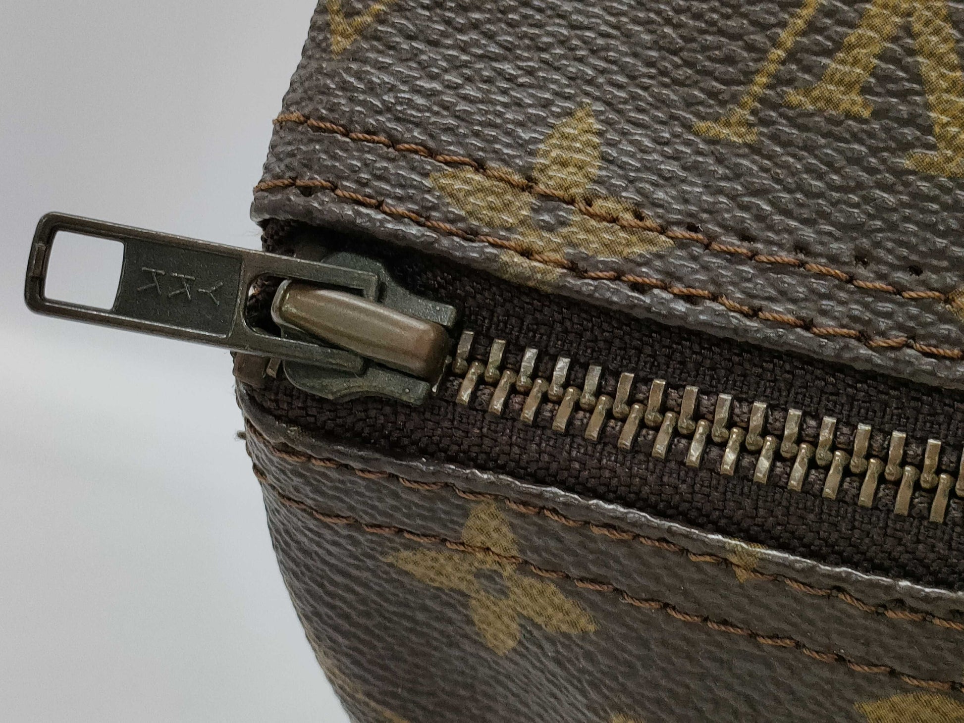LOUIS VUITTON Monogram M41106 Speedy 40 Handbag with Broken Handle