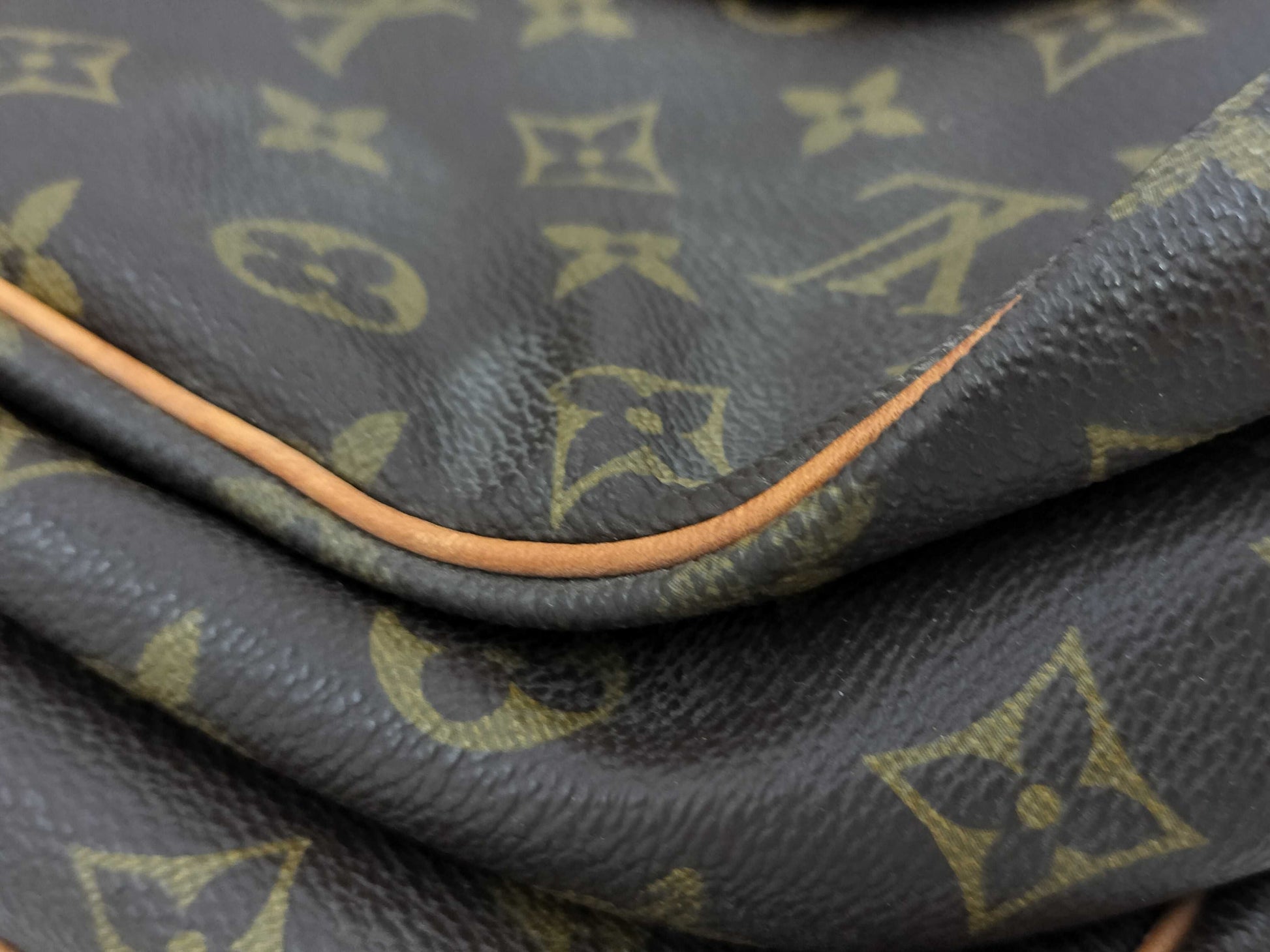 LOUIS VUITTON Monogram M40662 Saumur GM Shoulder Bag