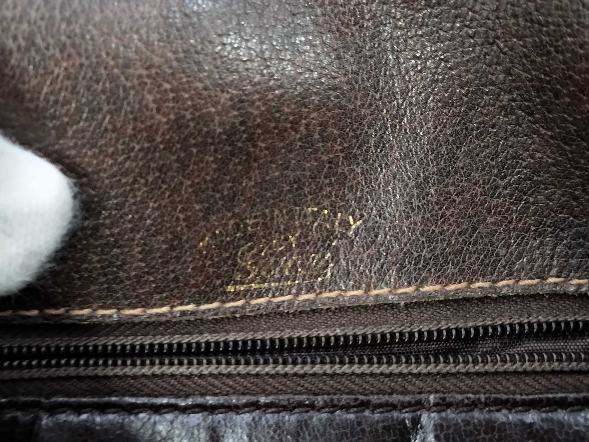 GUCCI GG Supreme Leather Shoulder Bag with GG Hardware