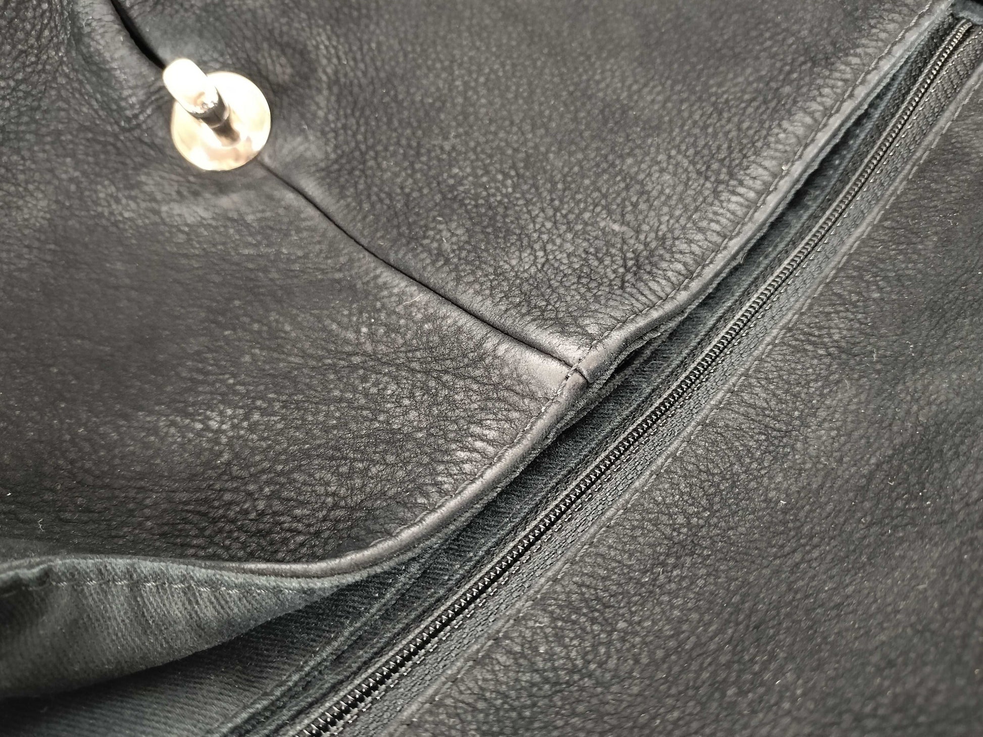 CHANEL 15 Series Turnlock Leather Chain Shoulder Bag