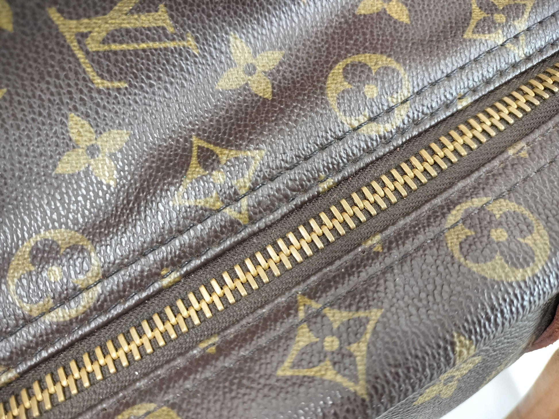 LOUIS VUITTON Monogram M41406 Sirius 50 Bag