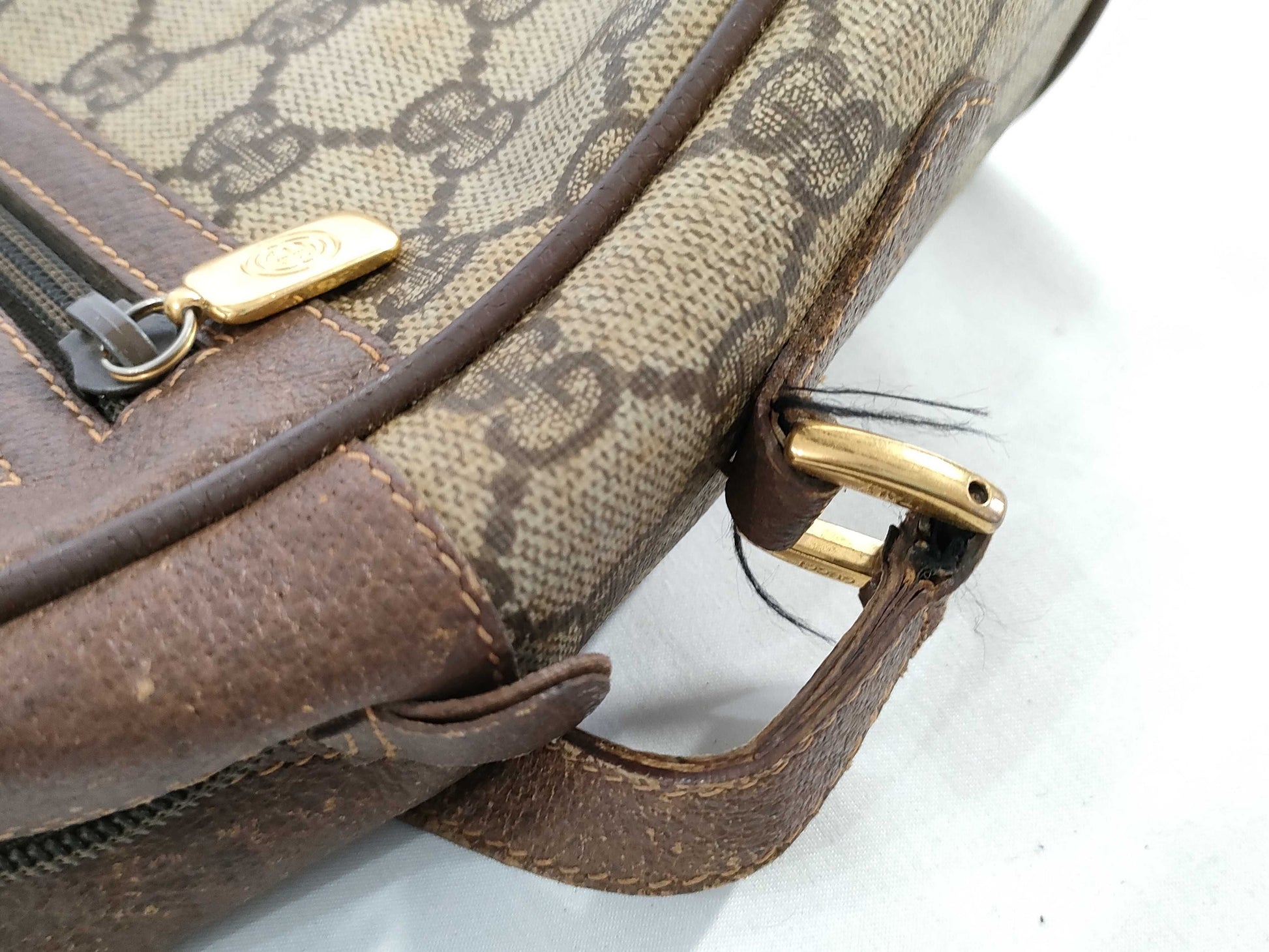 GUCCI GG Supreme Old Sherry Shoulder Bag