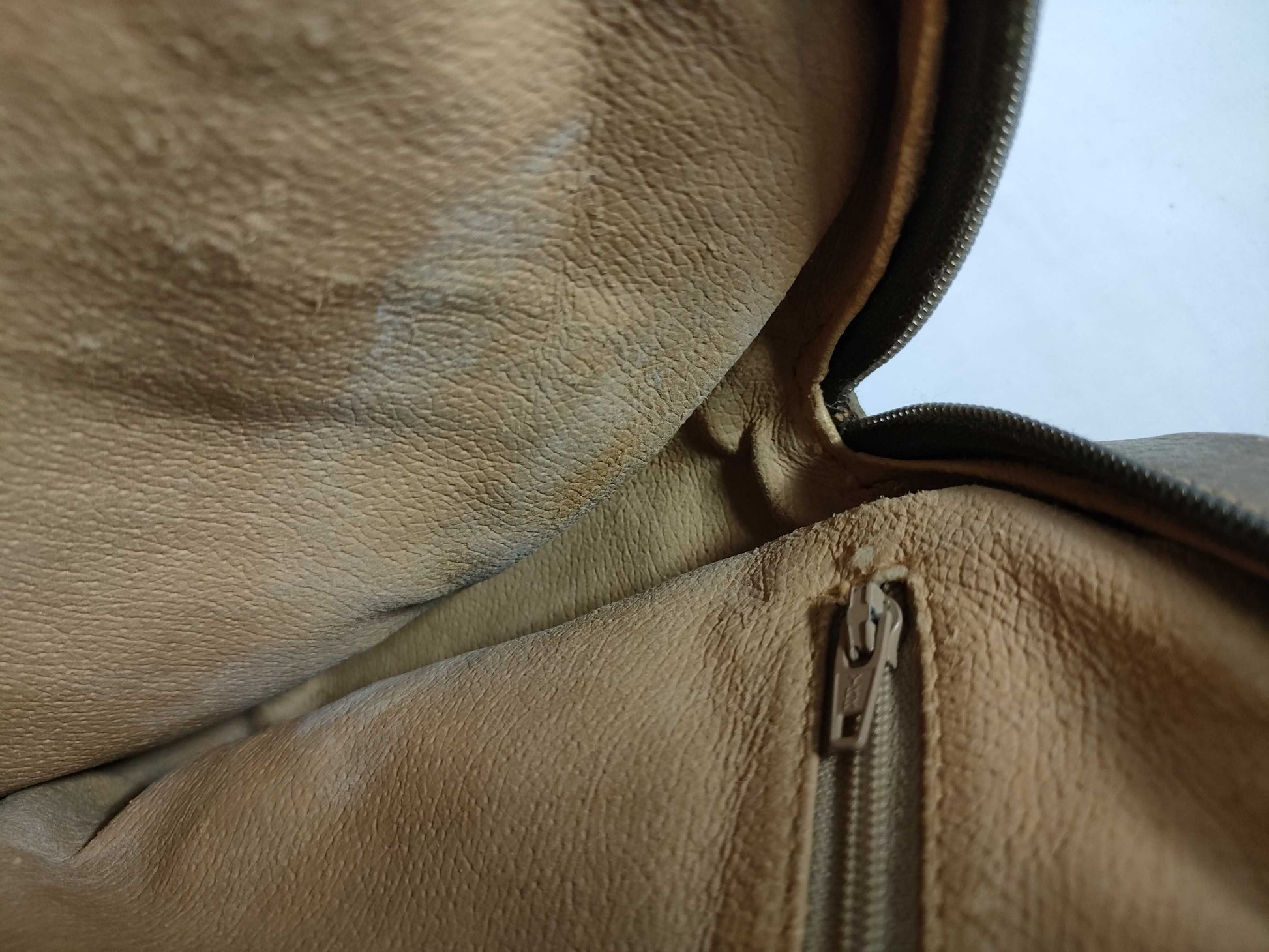 GUCCI GG Supreme Old Sherry Shoulder Bag