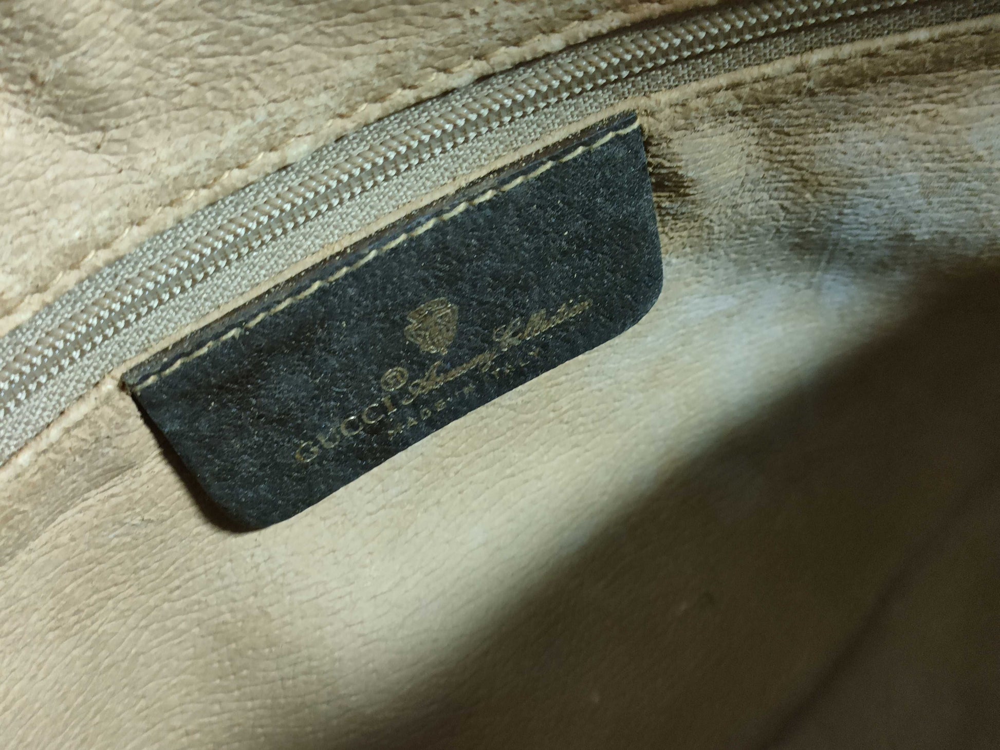 GUCCI GG Supreme Old Sherry Shoulder Bag