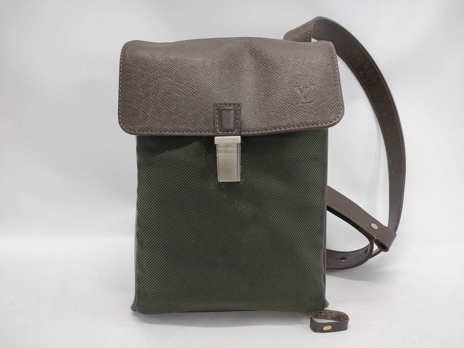 LOUIS VUITTON Taiga Saratov Shoulder Bag with Torn Belt