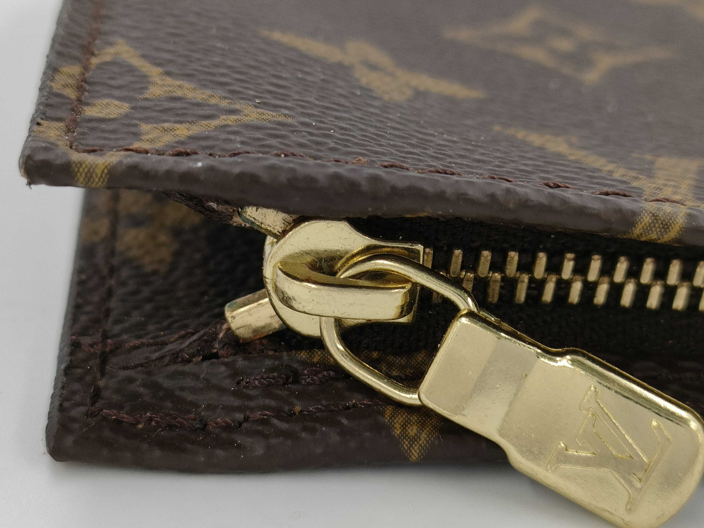 LOUIS VUITTON Monogram Bucket Pouch Pouch