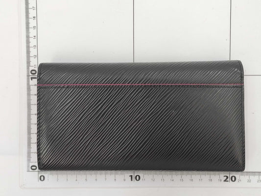 LOUIS VUITTON Epi Portefeuille Sarah Long Wallet in Noir and Hot Pink, M64322