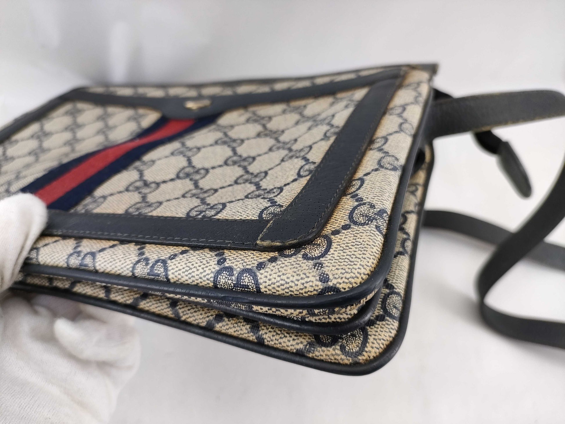 GUCCI GG Supreme Old Gucci Sherry Shoulder Bag