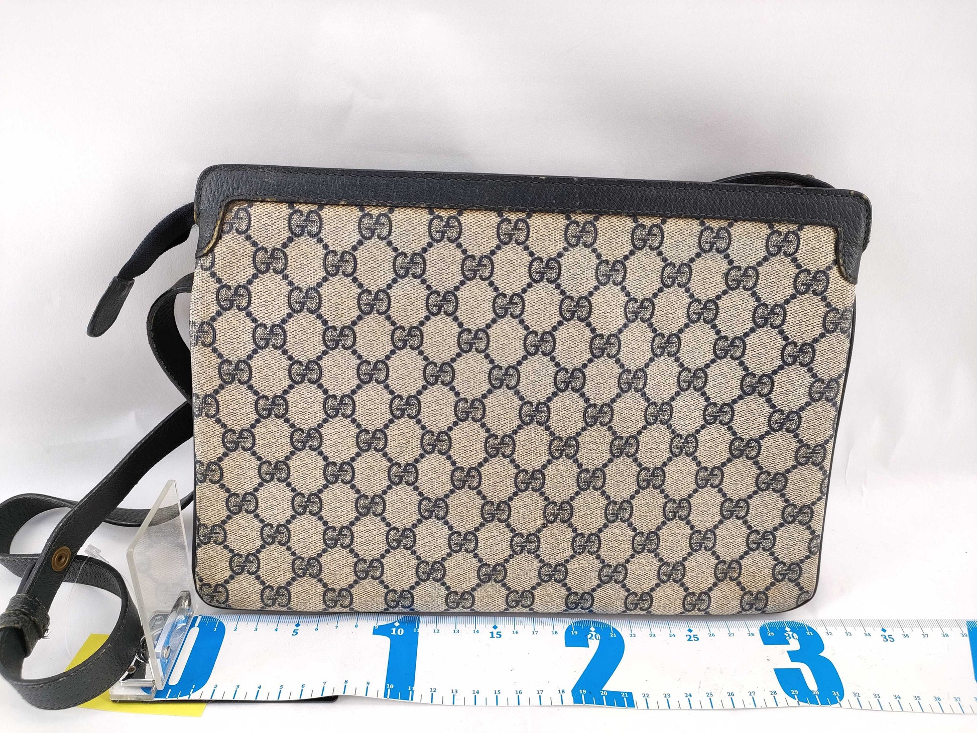 GUCCI GG Supreme Old Gucci Sherry Shoulder Bag