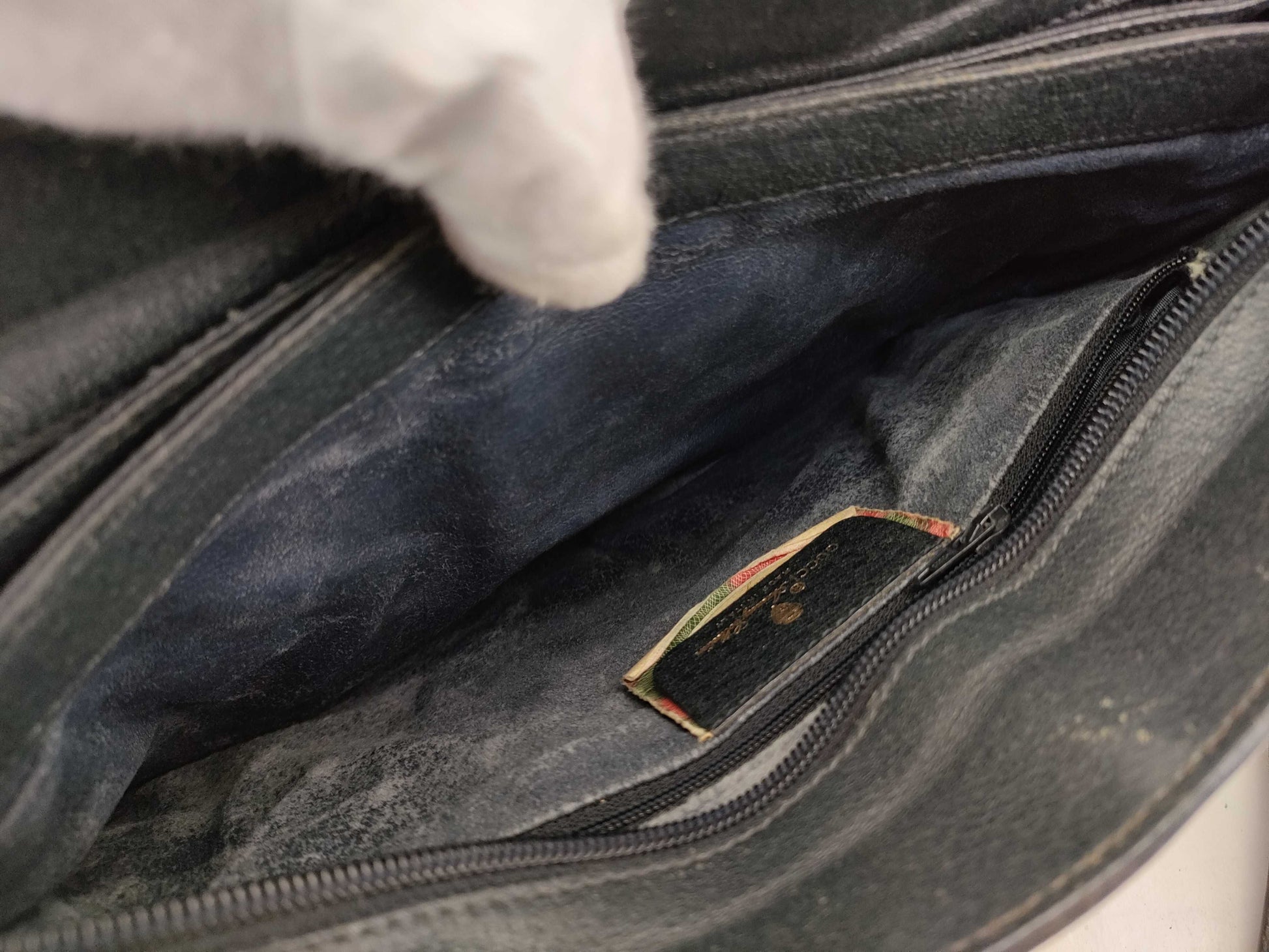 GUCCI GG Supreme Old Gucci Sherry Shoulder Bag